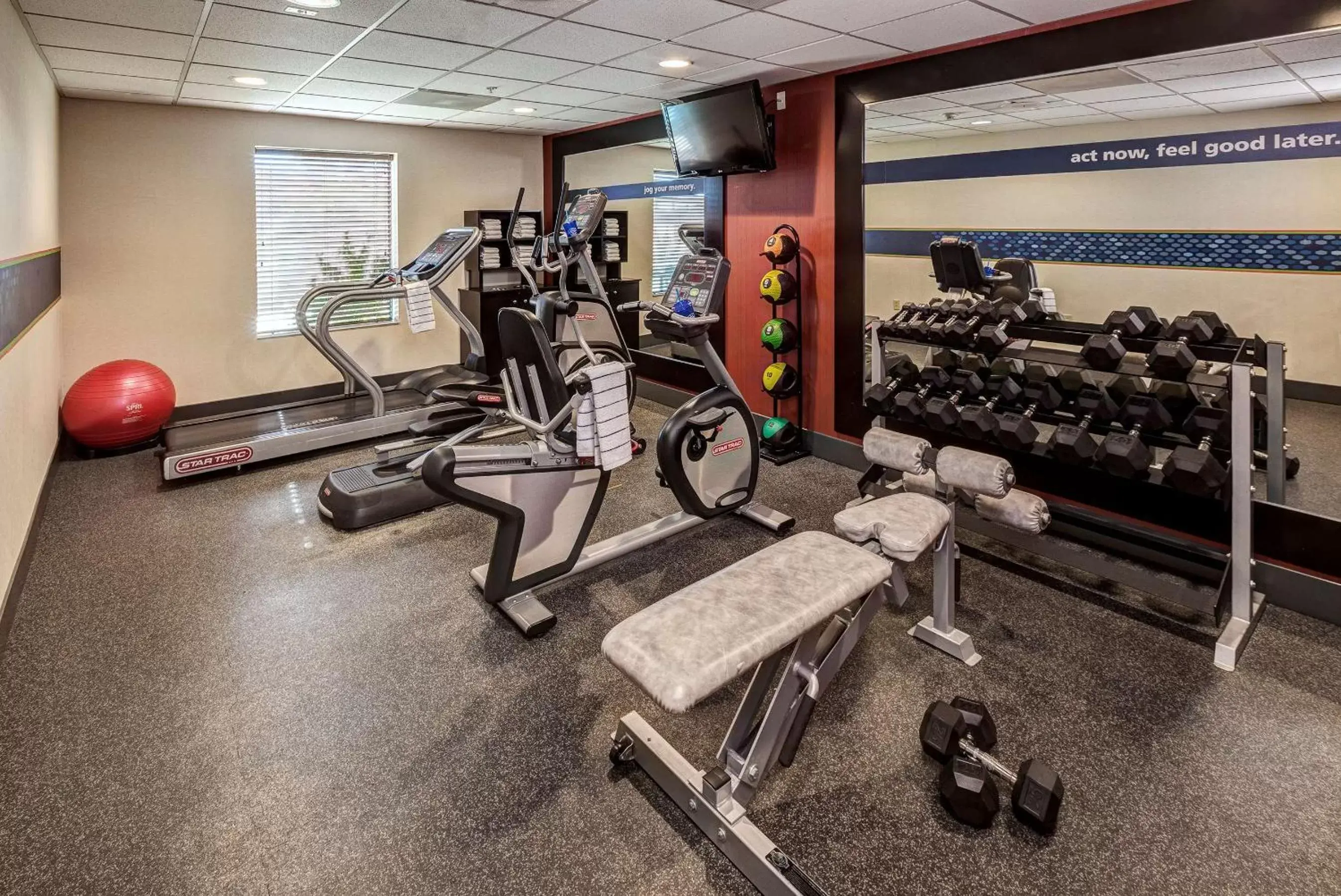 Business facilities, Fitness Center/Facilities in Hampton Inn & Suites Palm Desert