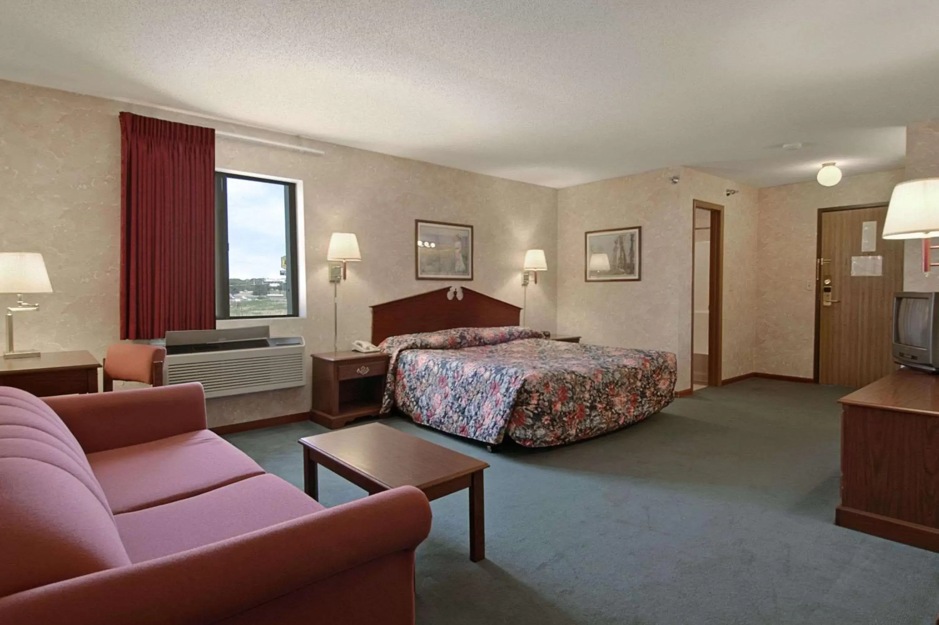 Photo of the whole room in Days Inn by Wyndham Salina I-70