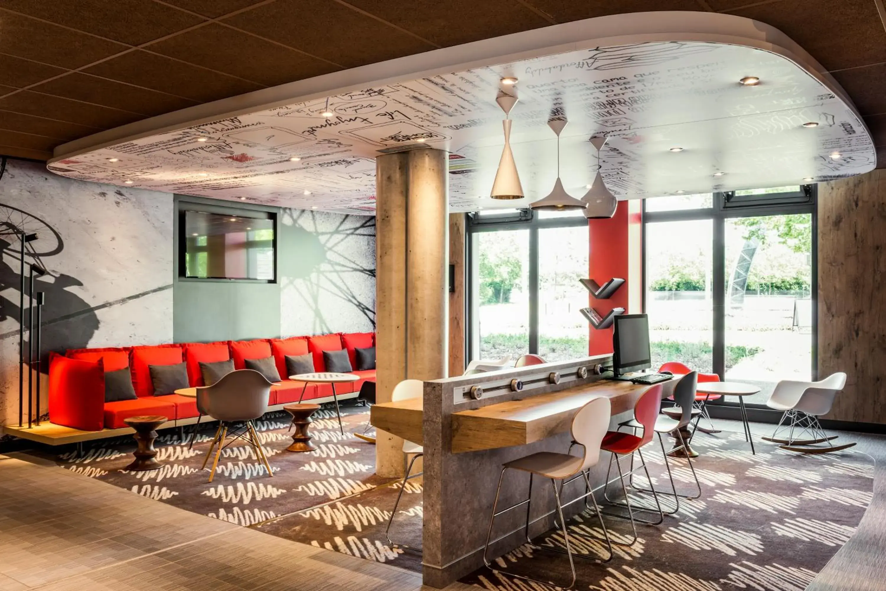 Lobby or reception, Lounge/Bar in ibis Saint Quentin en Yvelines - Velodrome