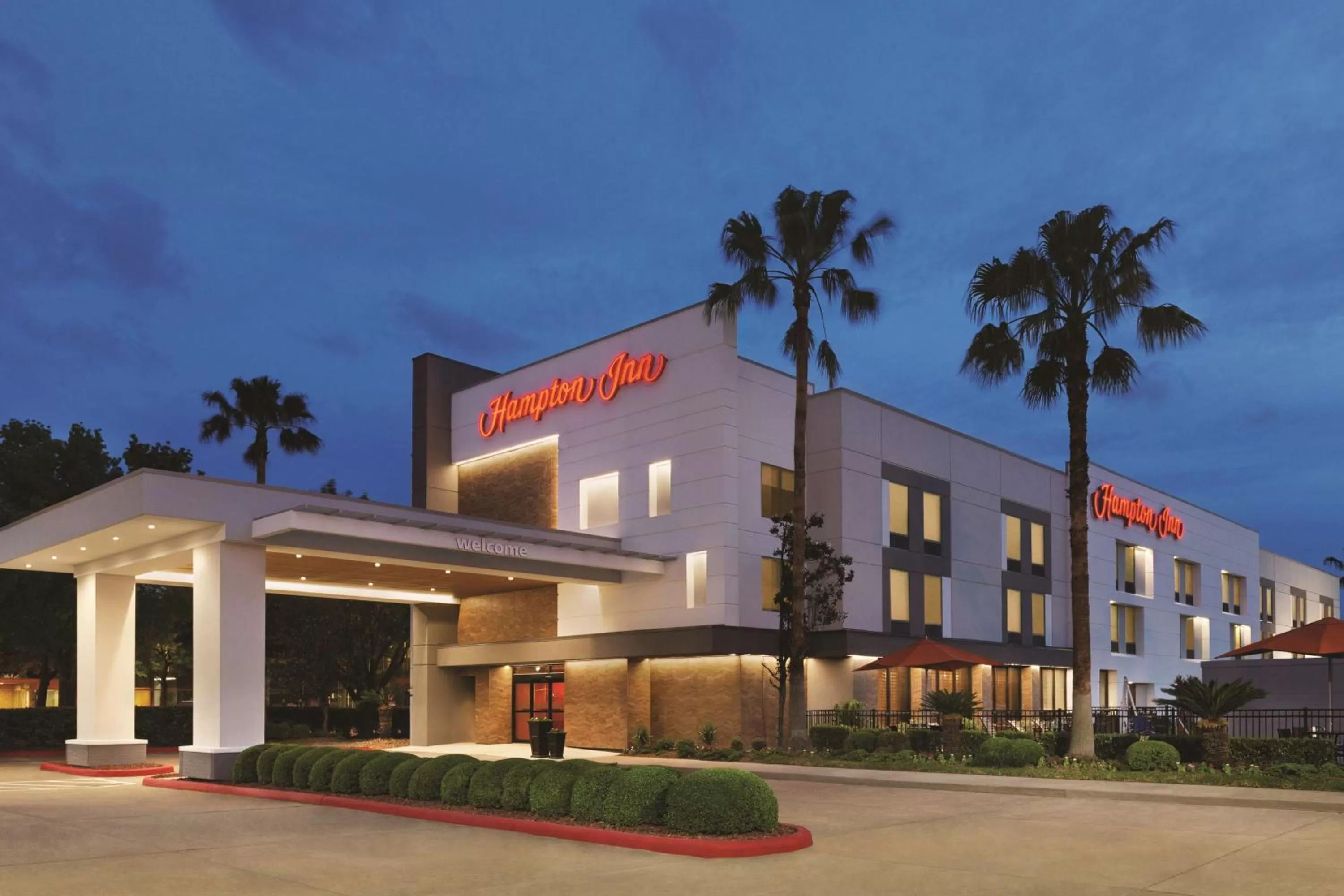 Property building in Hampton Inn - Houston/Brookhollow