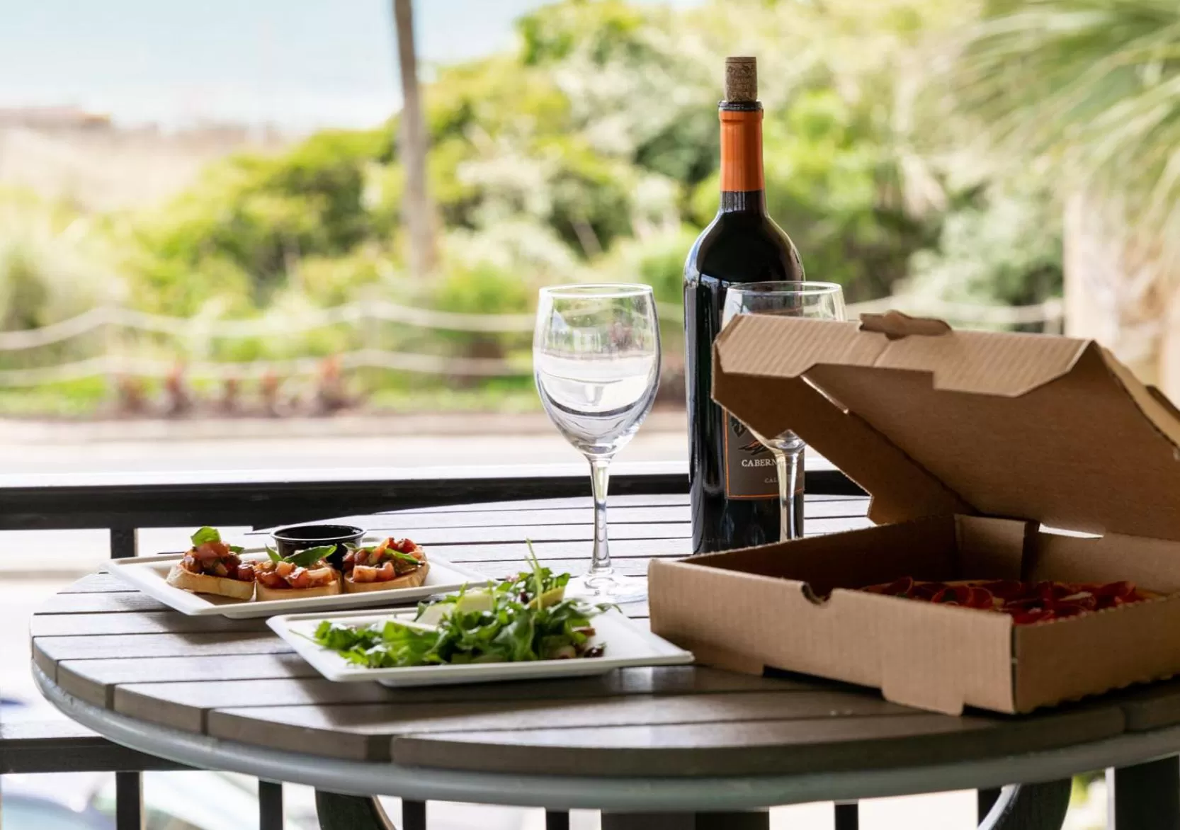 Food and drinks in Surfside Beach Oceanfront Hotel