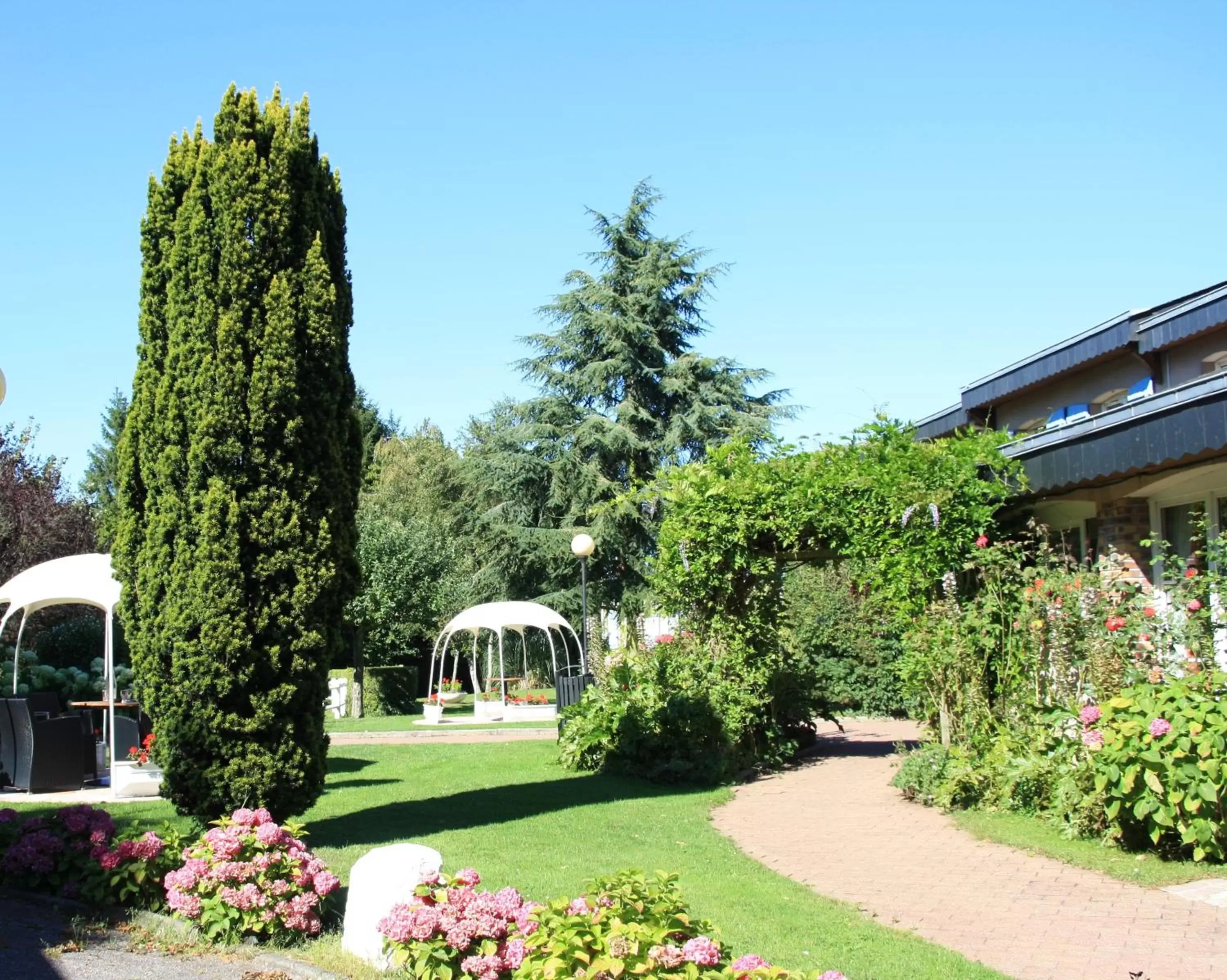 Garden in La Berteliere, The Originals Relais (Qualys-Hotel)