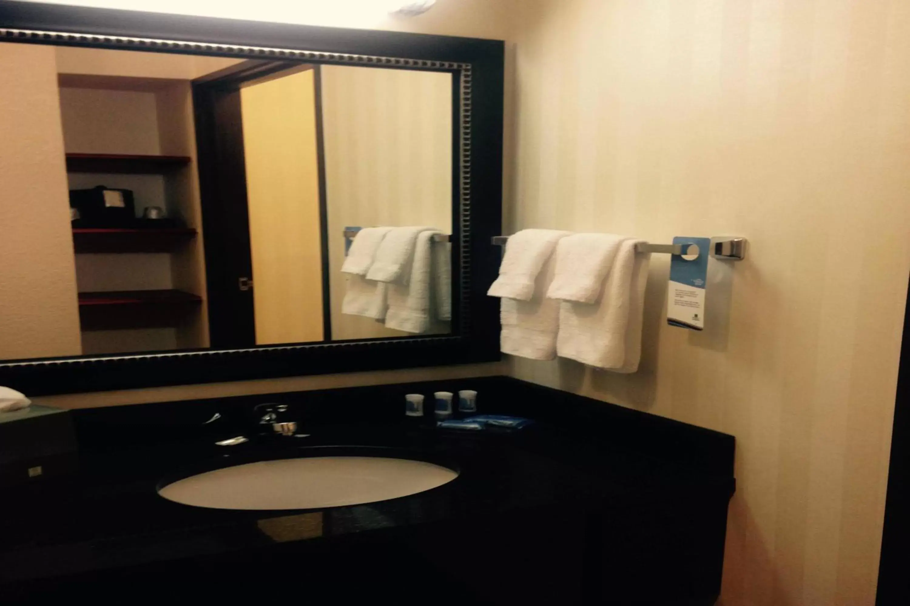 Bathroom in Fairfield Inn & Suites Kansas City Airport