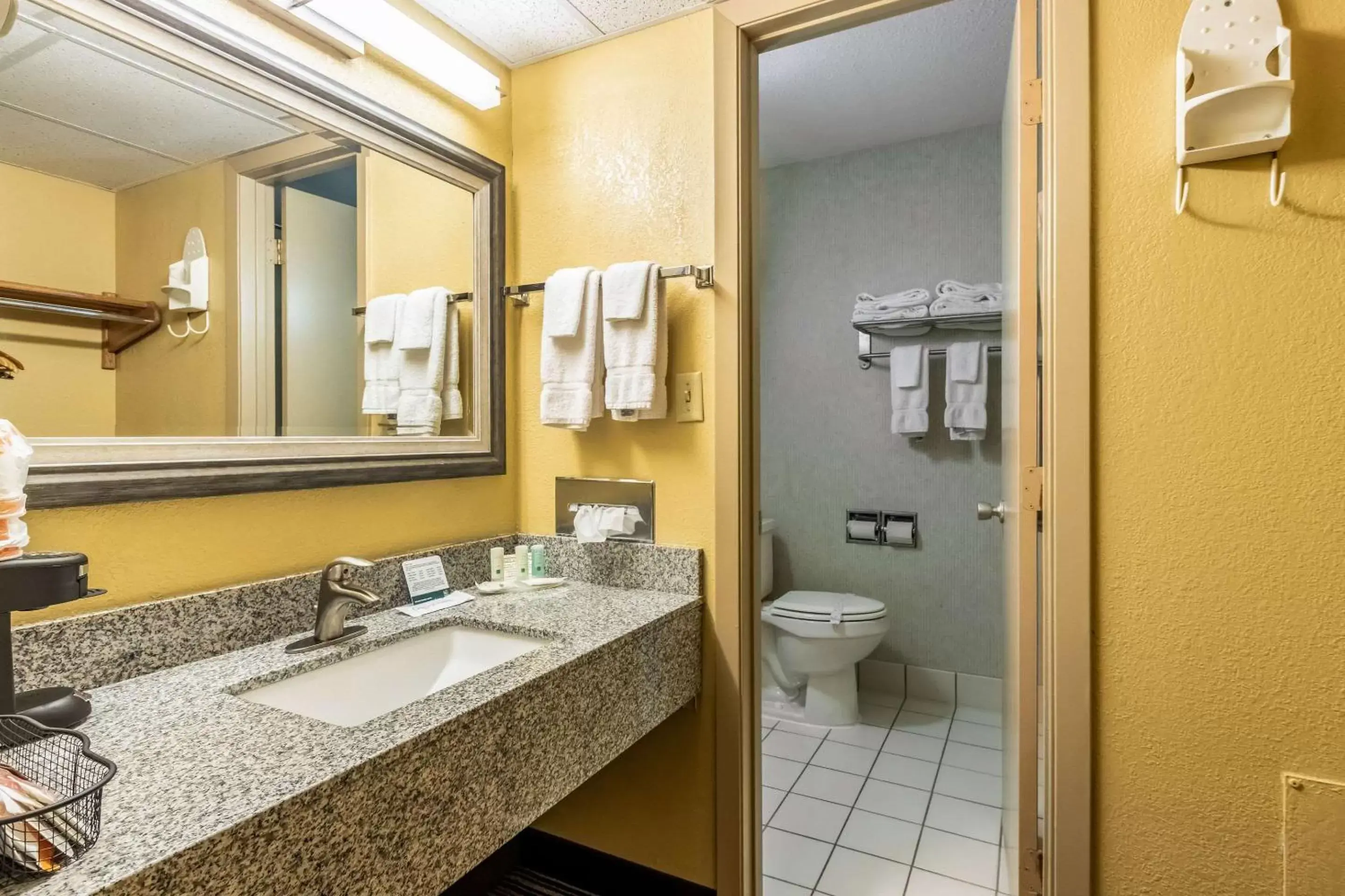 Bedroom, Bathroom in Quality Inn Newton at I-80