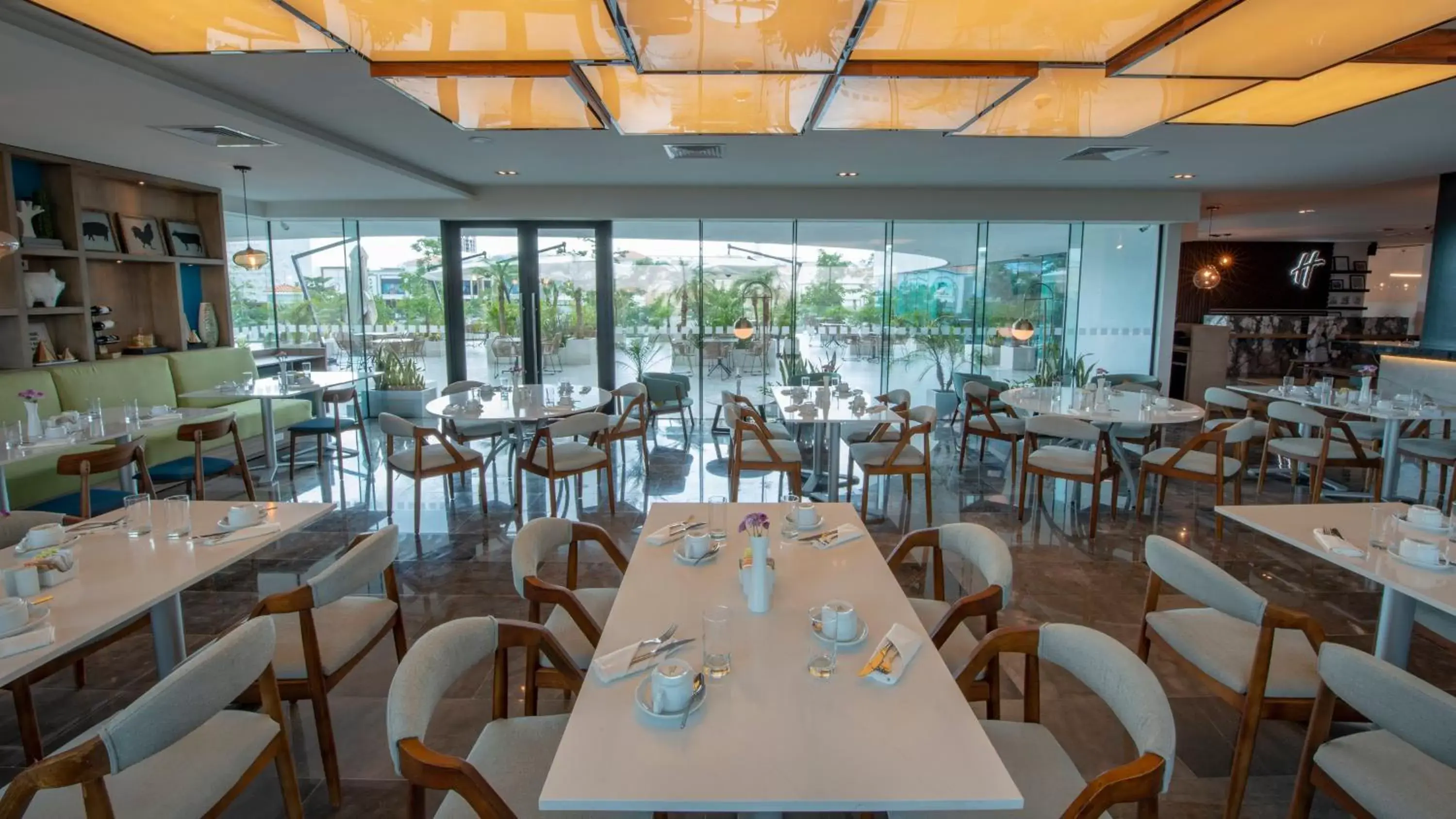 Restaurant/Places to Eat in Holiday Inn & Suites - Merida La Isla, an IHG Hotel