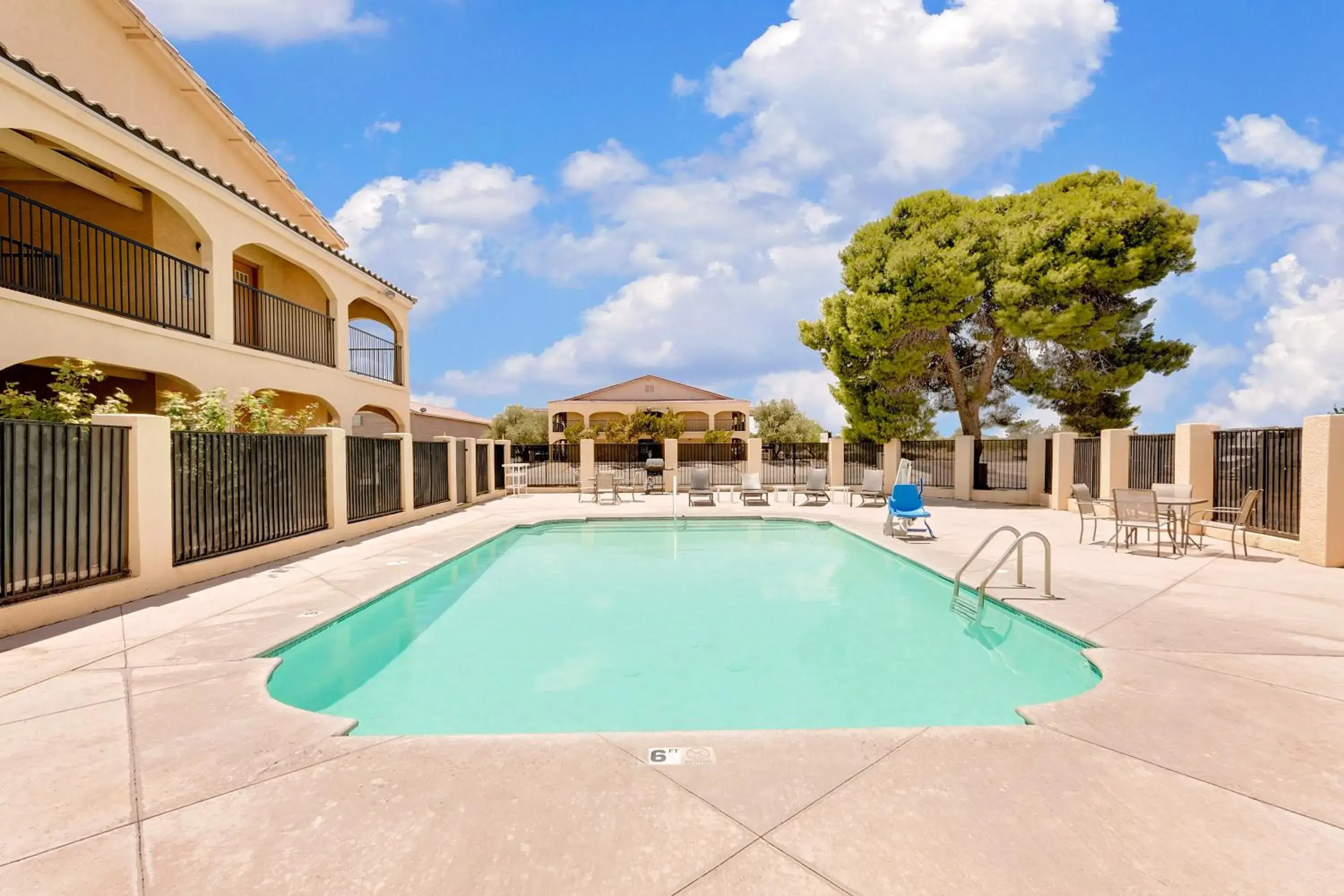 Patio, Swimming Pool in Silver Queen Inn