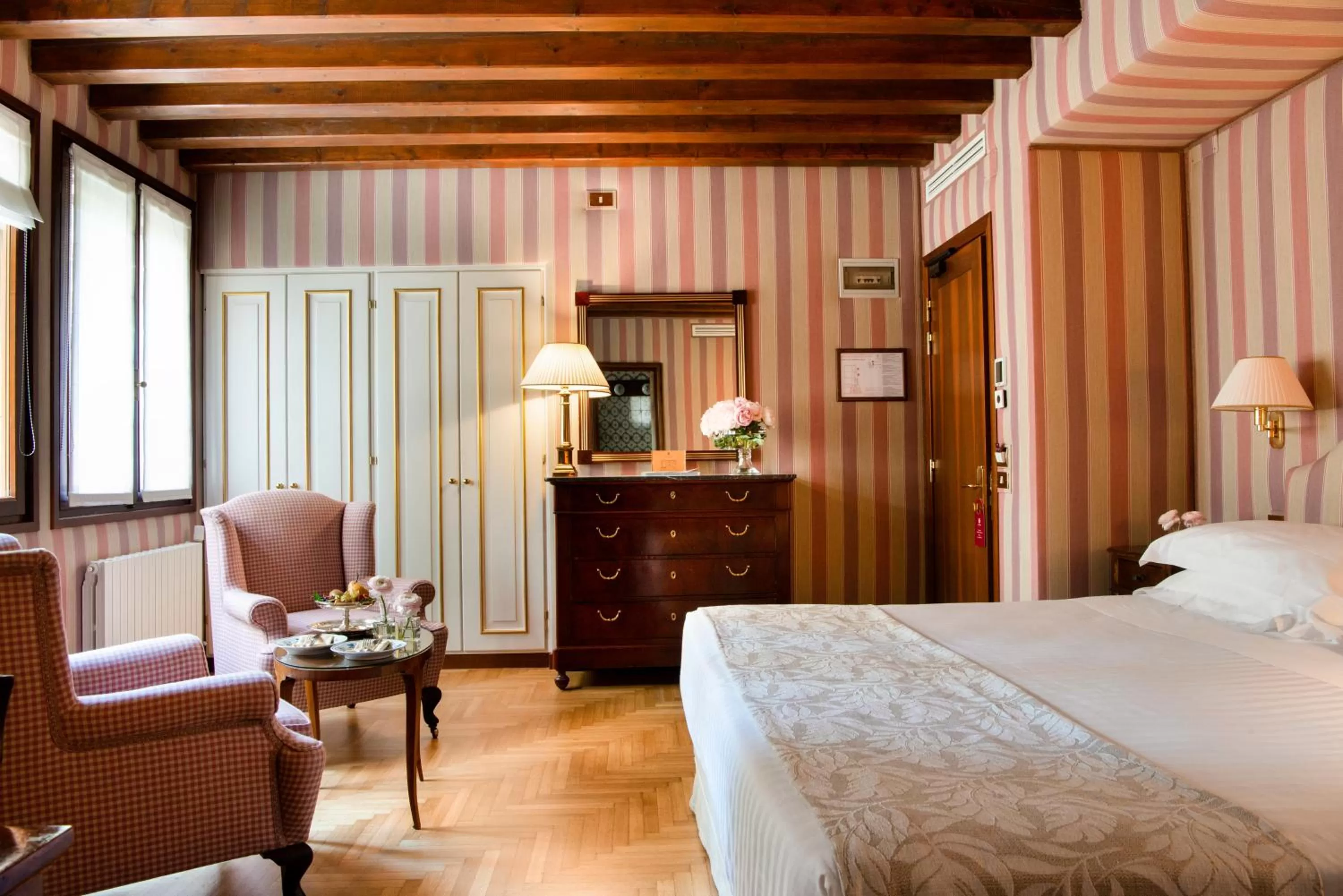 Photo of the whole room, Bed in Hotel Villa Cipriani