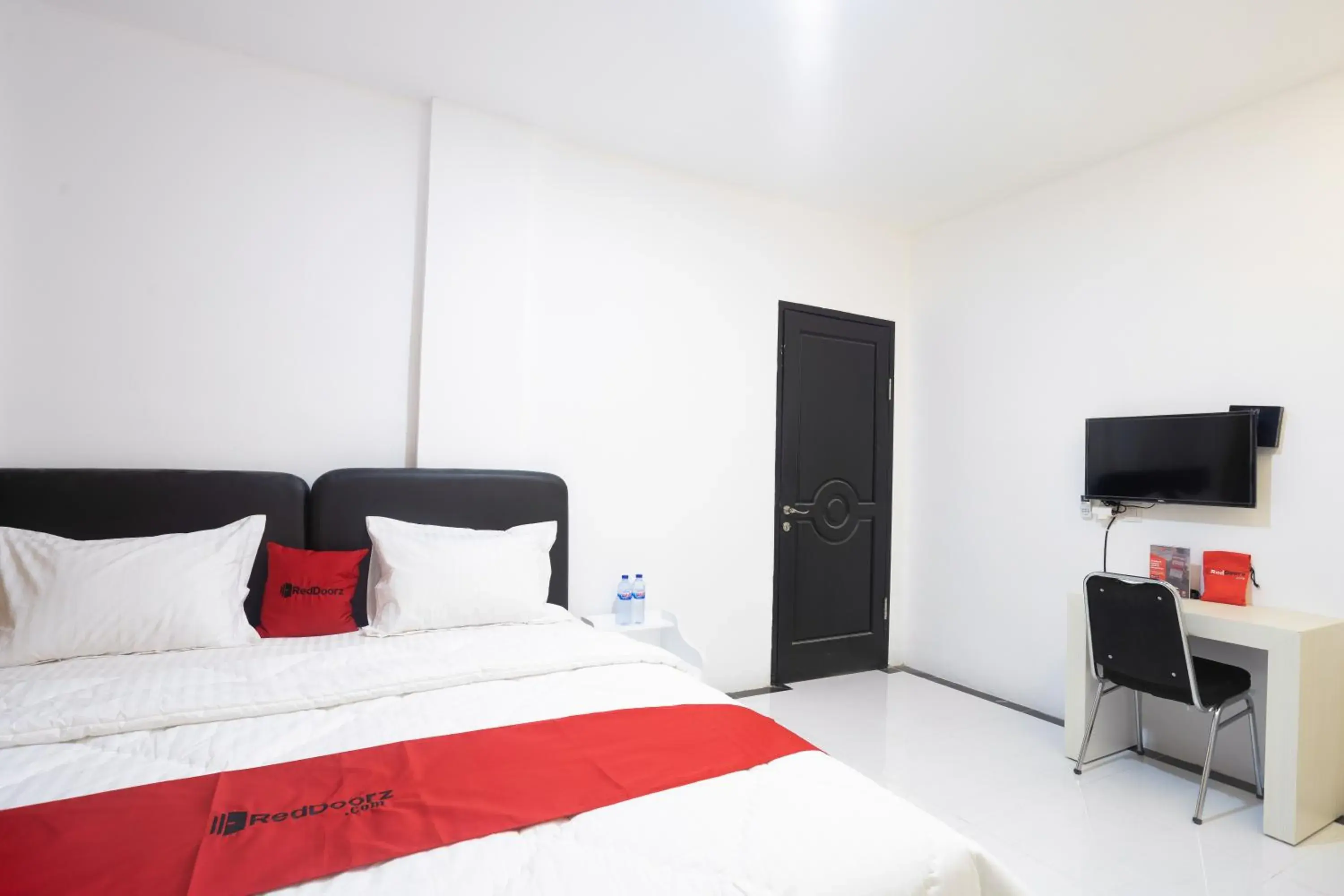 Bedroom, Bed in RedDoorz near IPB Dramaga Bogor