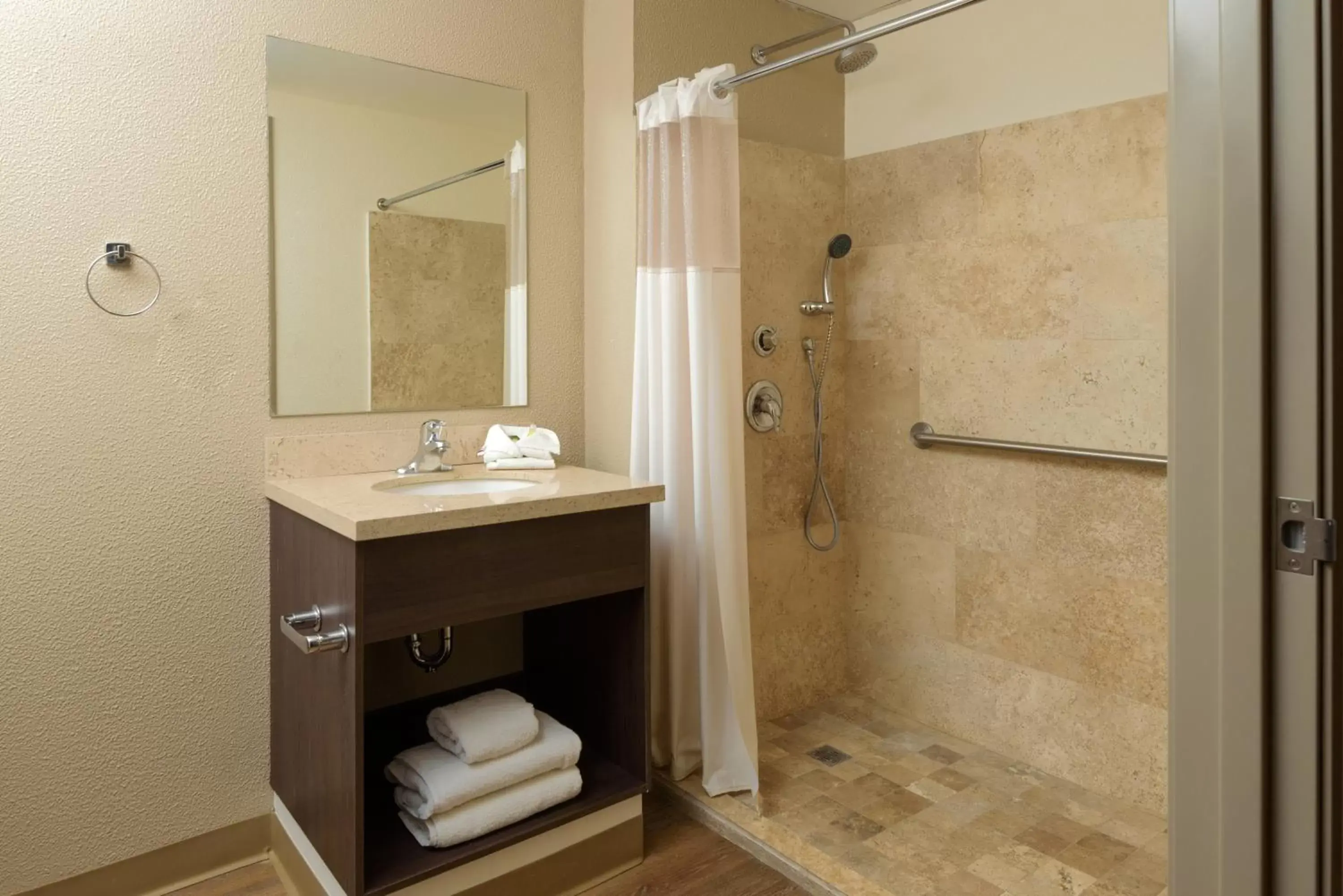 Shower, Bathroom in Extended Suites Chihuahua La Juventud