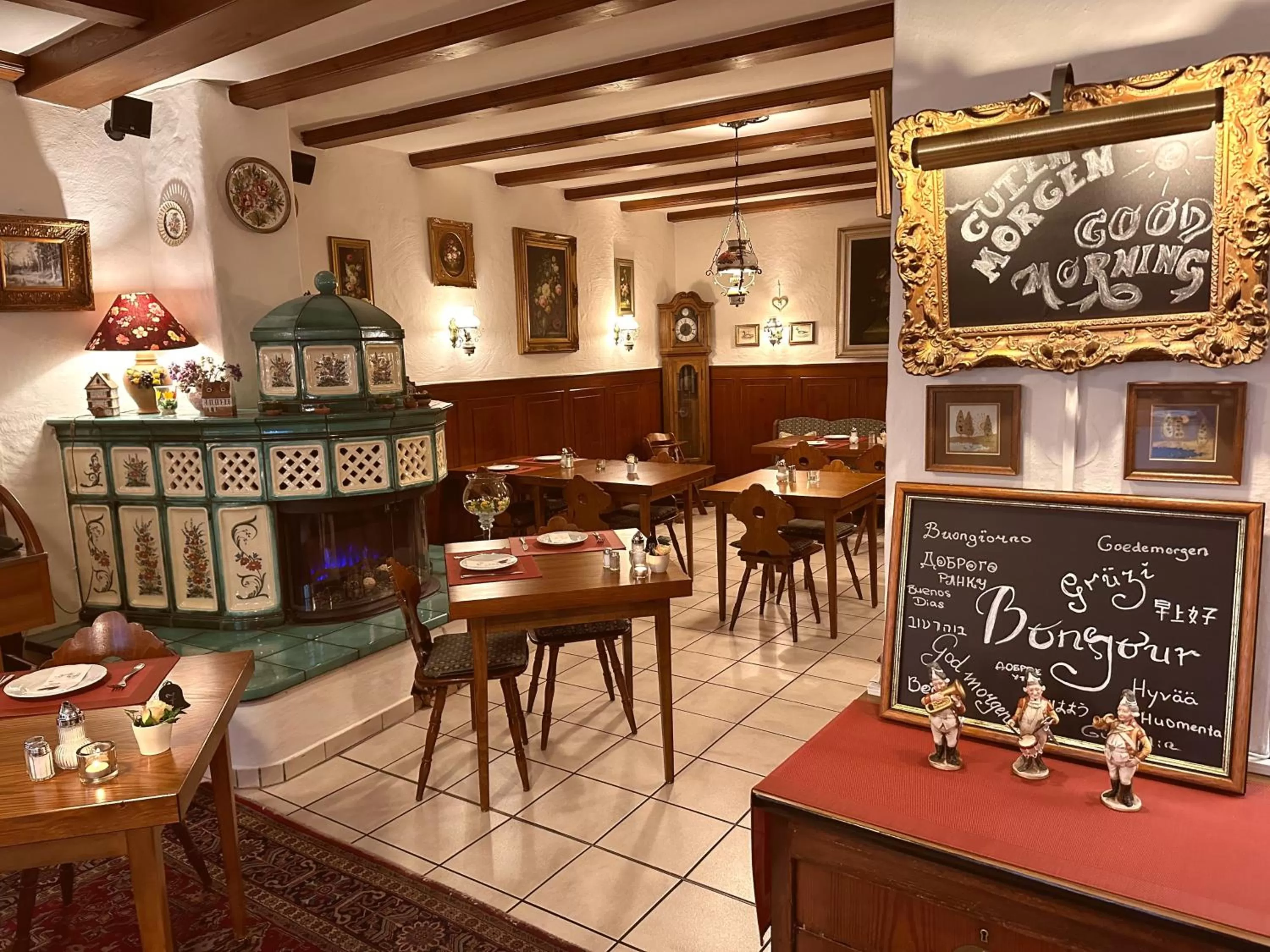 Restaurant/places to eat in Hotel Rathausglöckel