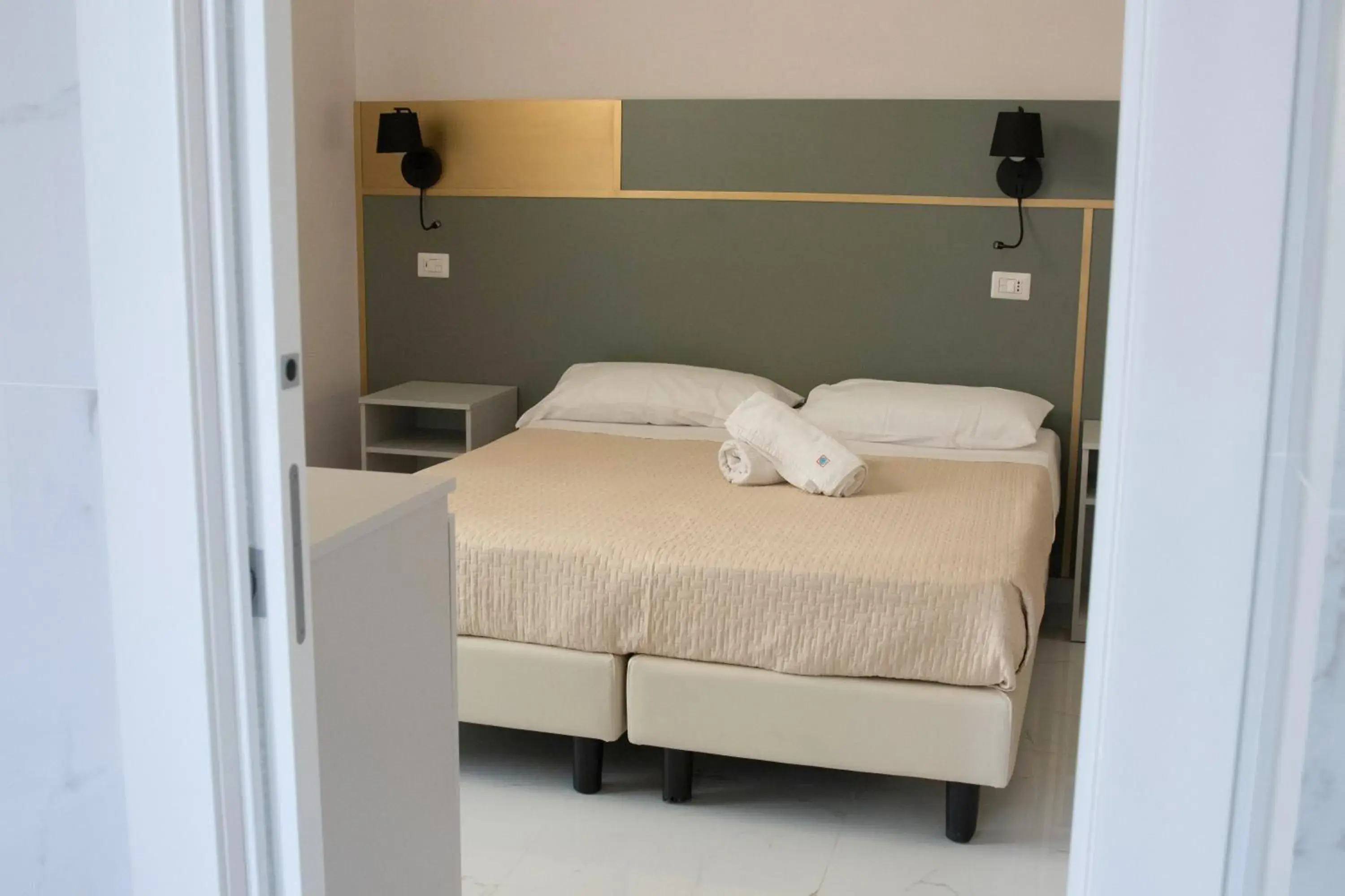 Bed in Albergo Milazzo INN - AiMori