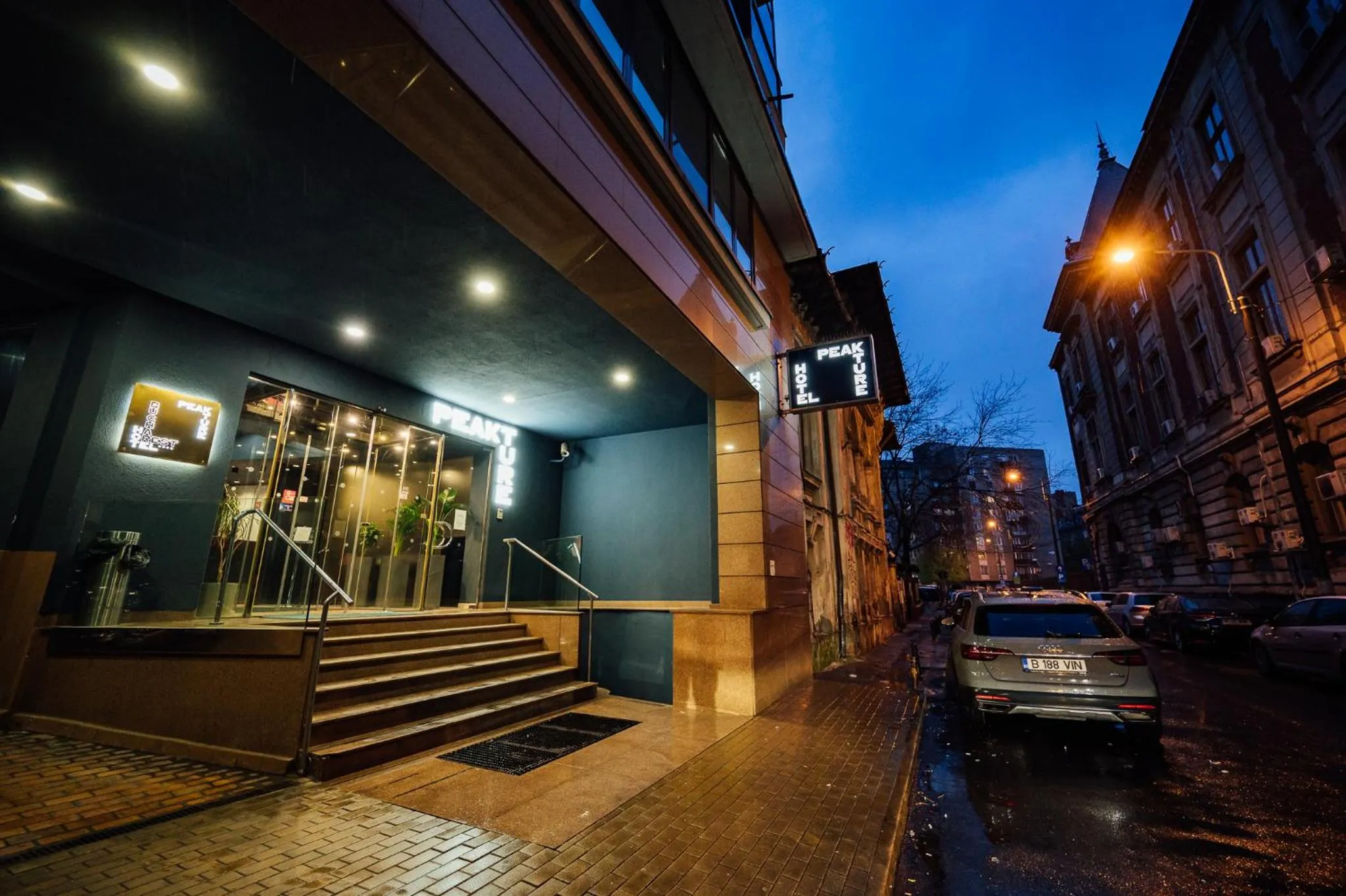 Facade/entrance in Peakture Hotel