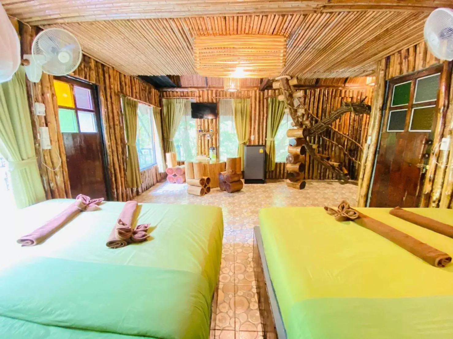Photo of the whole room in Khao Sok Tree House Resort