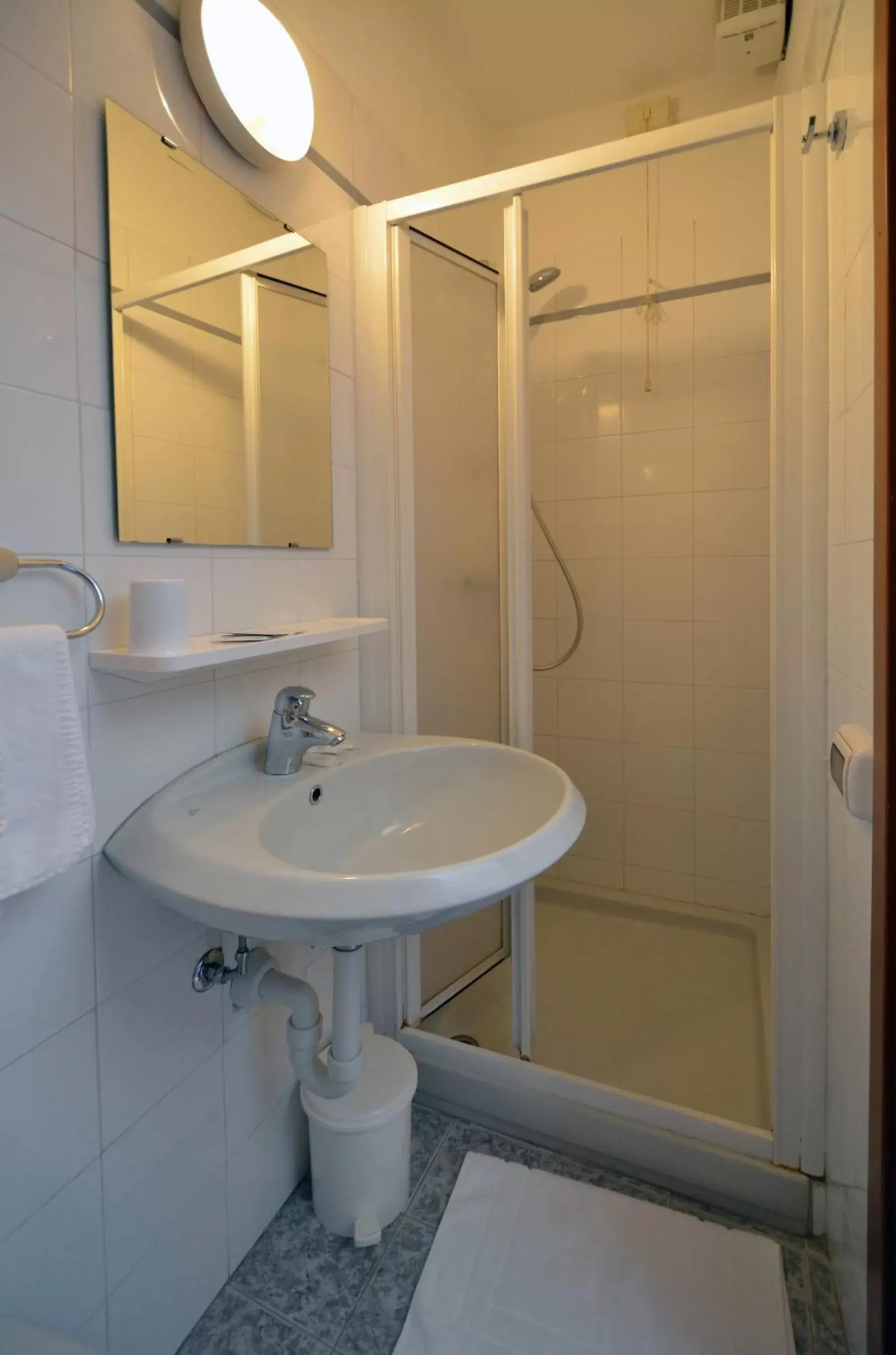 Bathroom in Albergo Della Torre