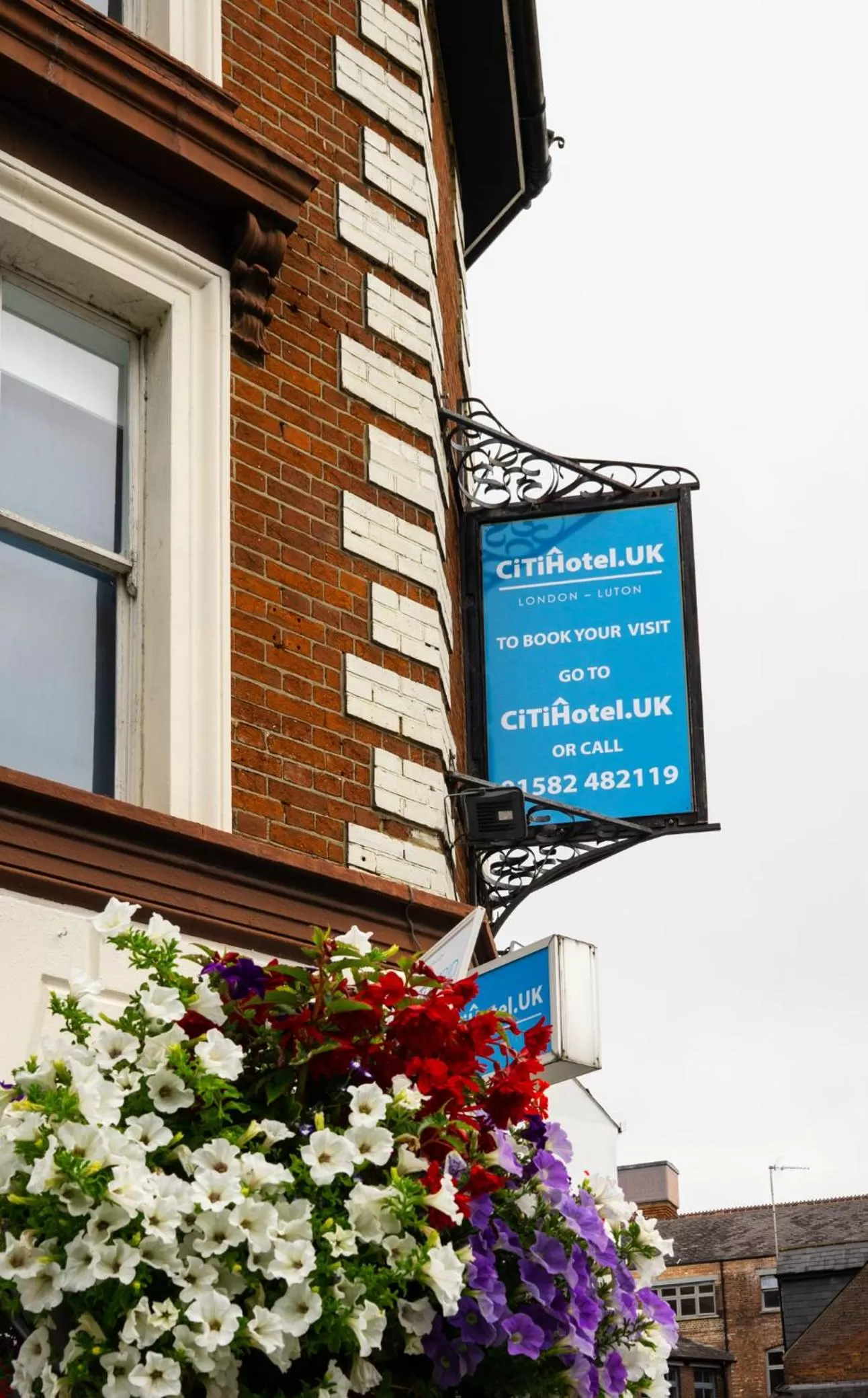 Logo/Certificate/Sign in CiTi Hotel London Luton