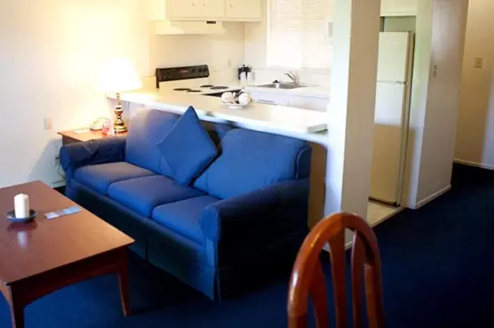 Decorative detail, Seating Area in Coral Reef Inn & Condo Suites