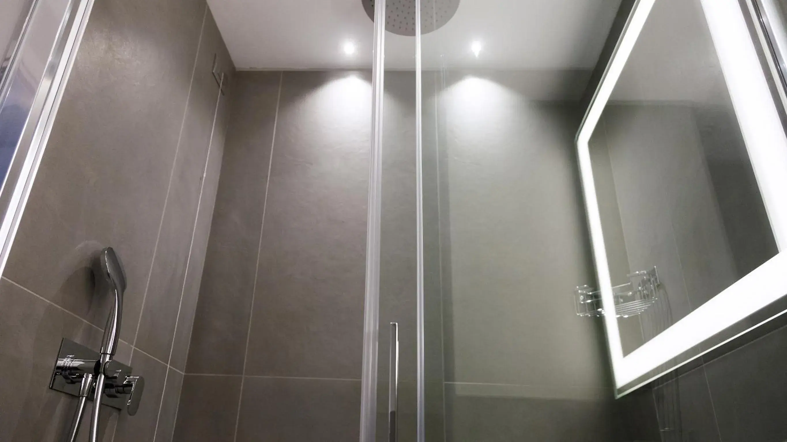 Shower, Bathroom in G Hotel Pescara