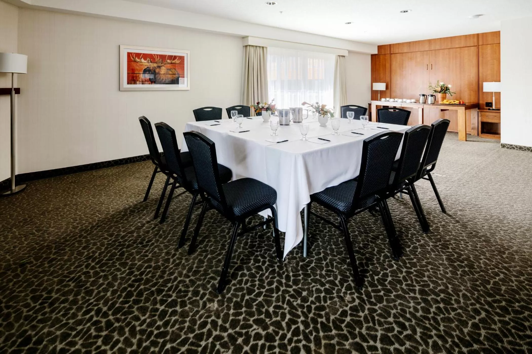 Business facilities in The Crimson Jasper