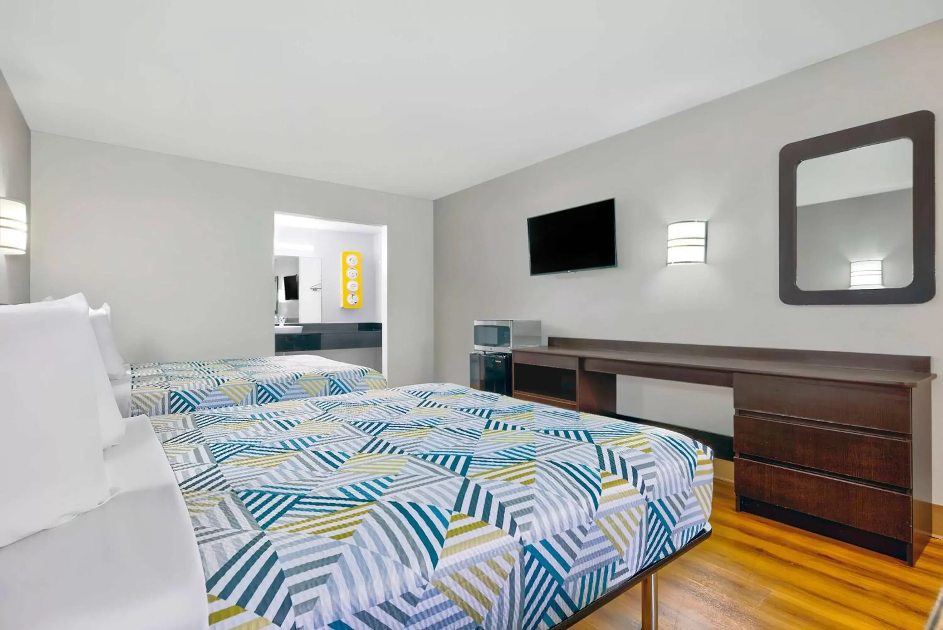 Bedroom, Bed in Motel 6-Plano, TX - Plano Northeast