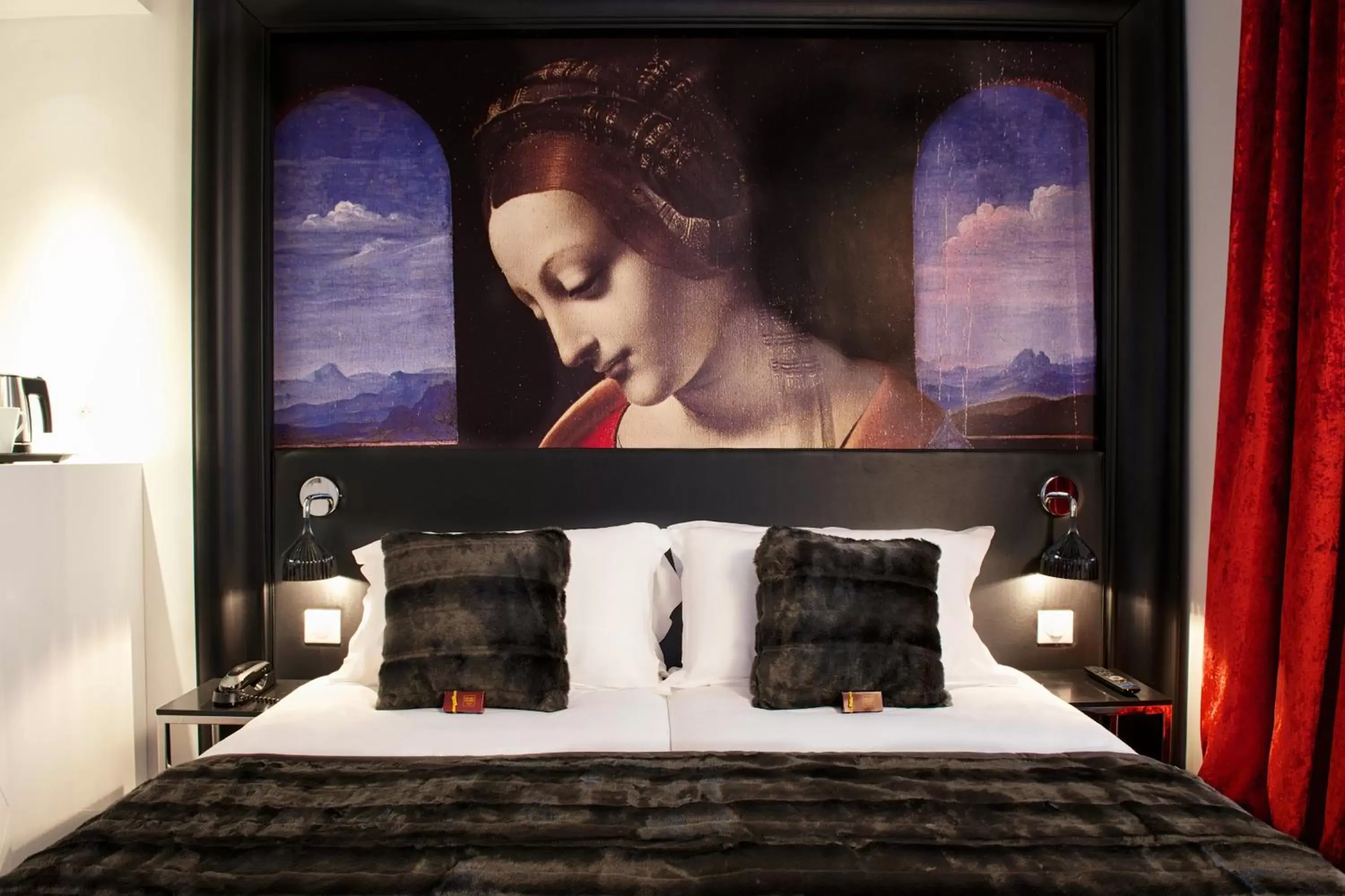 Bedroom, Bed in Hotel Le Clos De Notre Dame