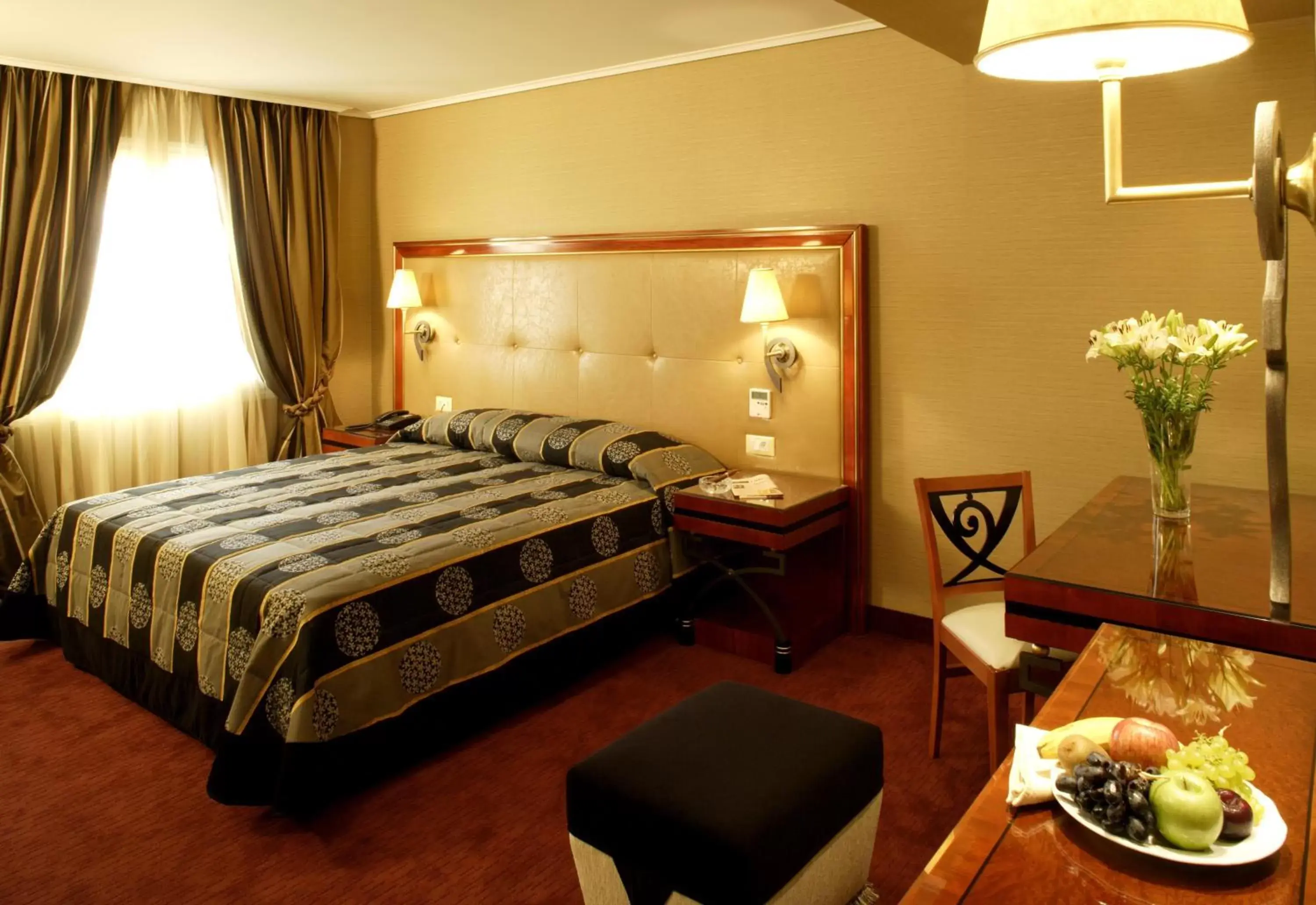 Photo of the whole room, Bed in Piraeus Theoxenia Hotel