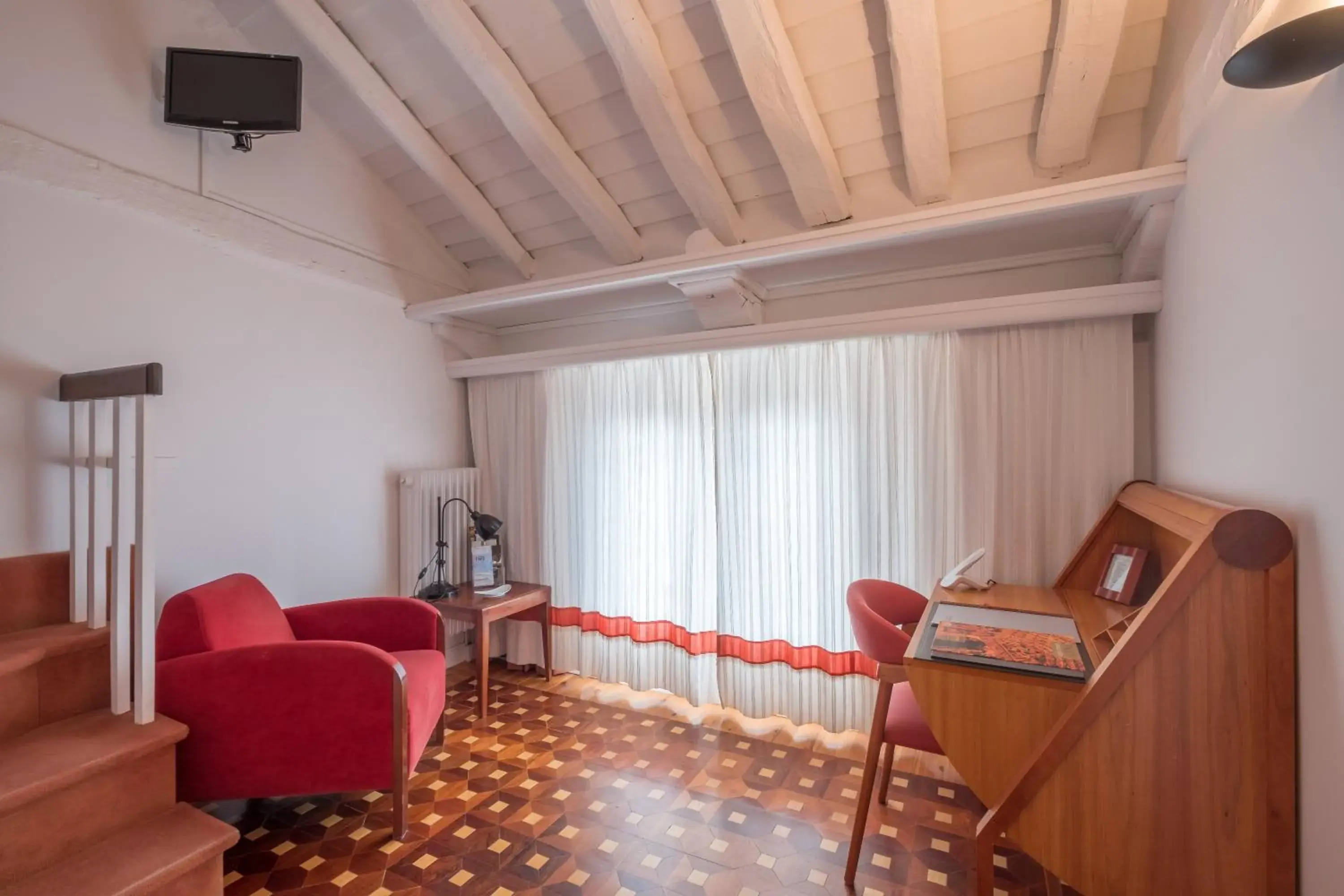 Bedroom, Seating Area in Hotel Posada Santa Maria la Real