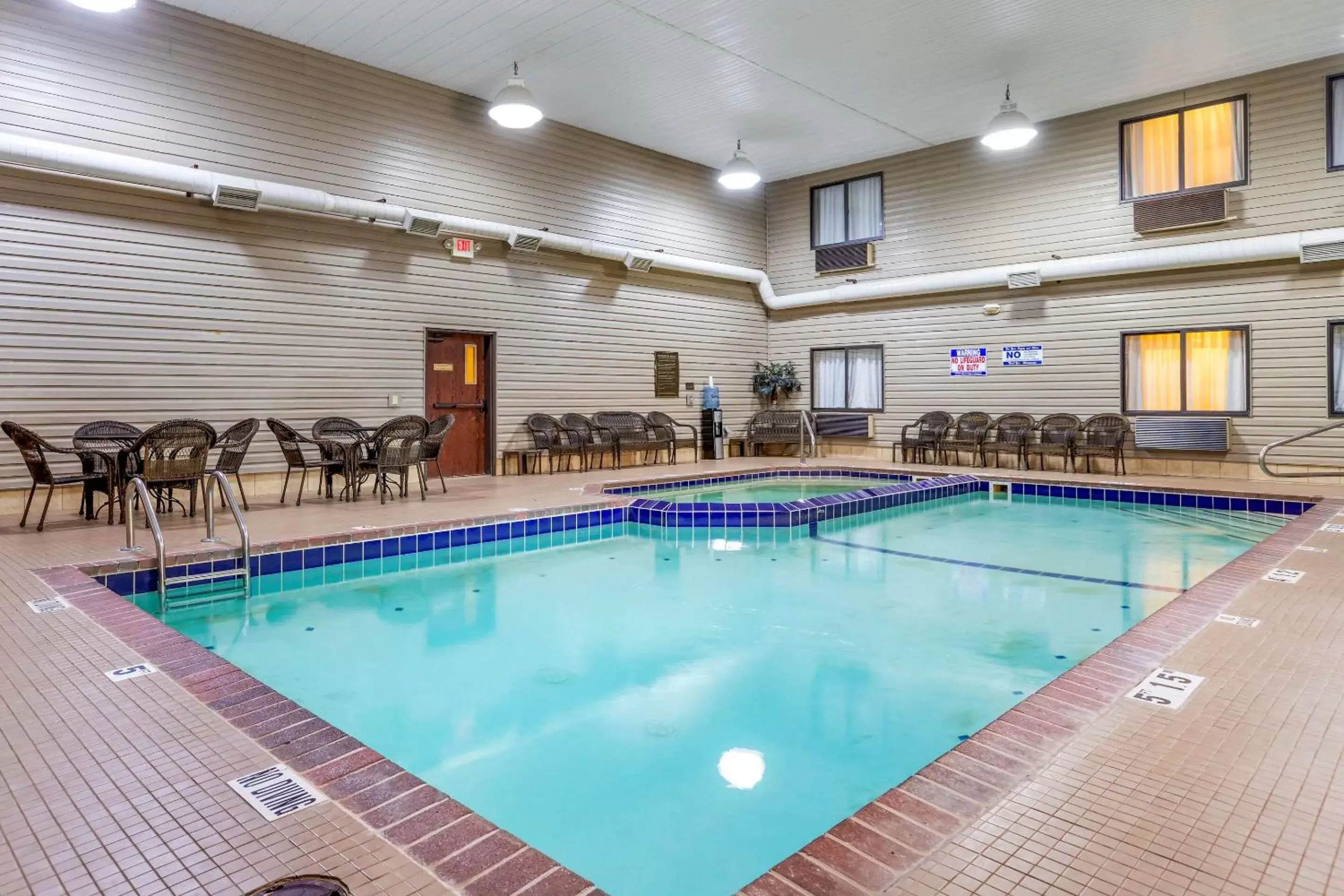 Activities, Swimming Pool in Comfort Inn