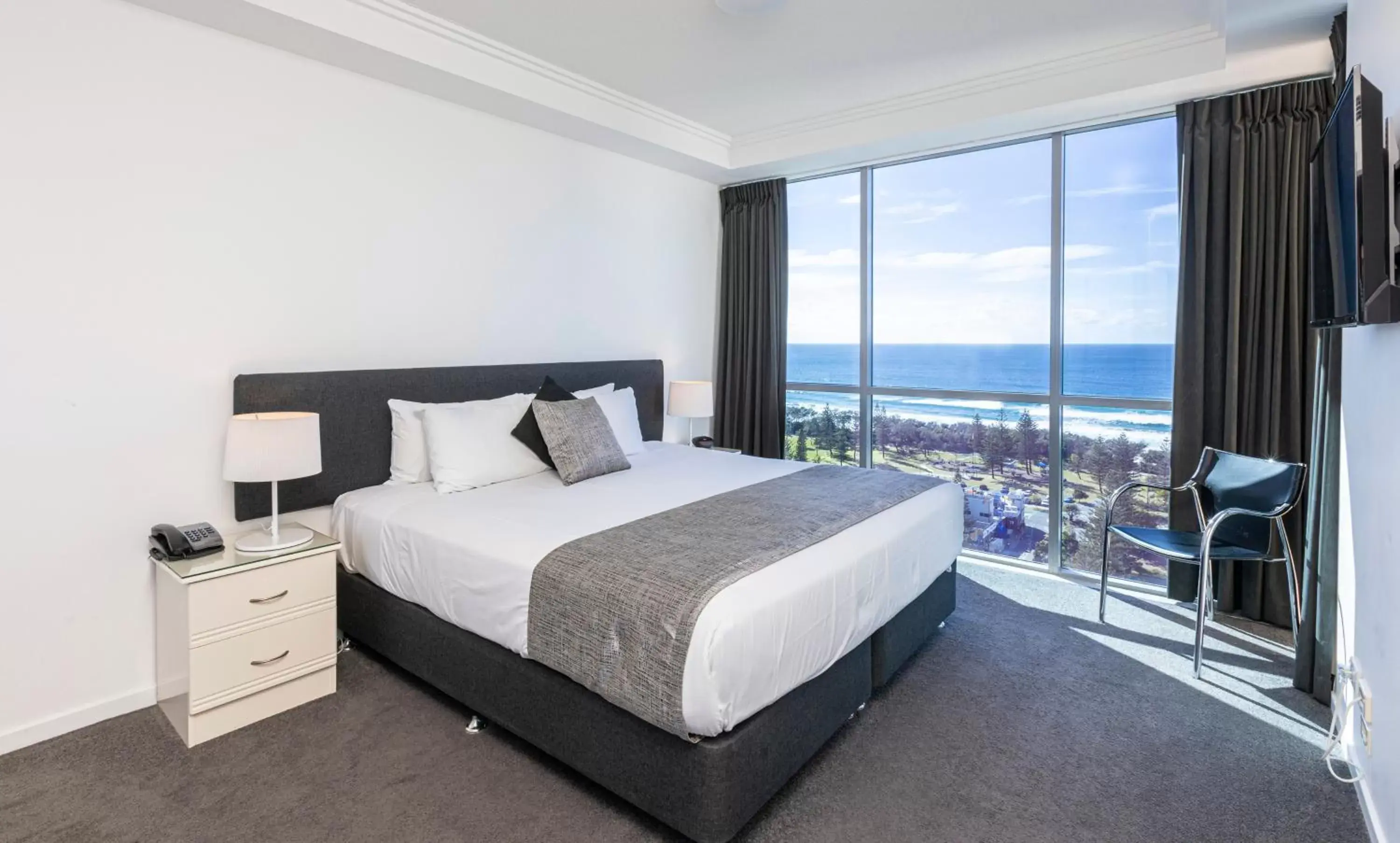 Bed in Ocean Pacific Resort - Official