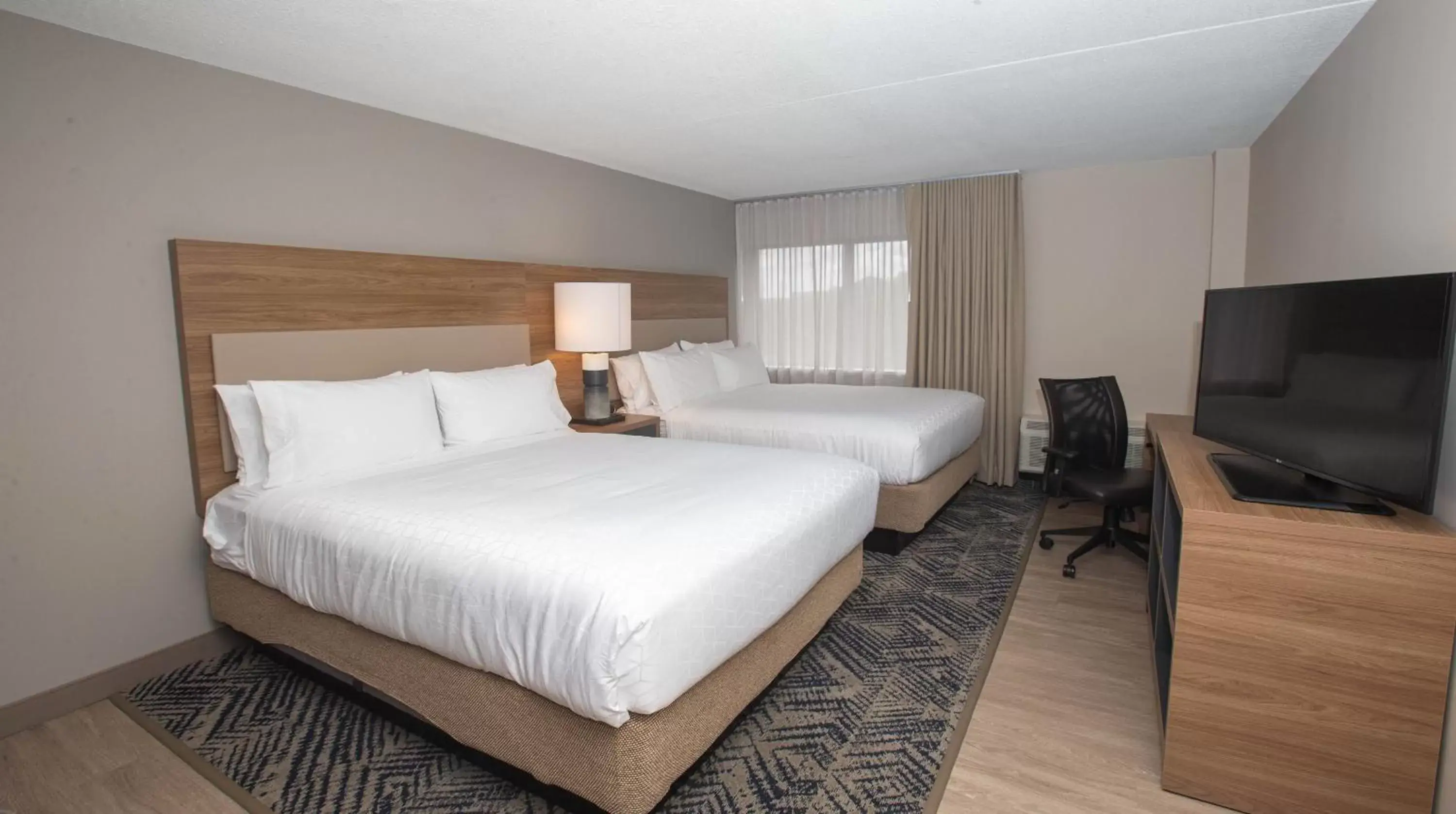 Photo of the whole room, Bed in Candlewood Suites - Cleveland South - Independence, an IHG Hotel