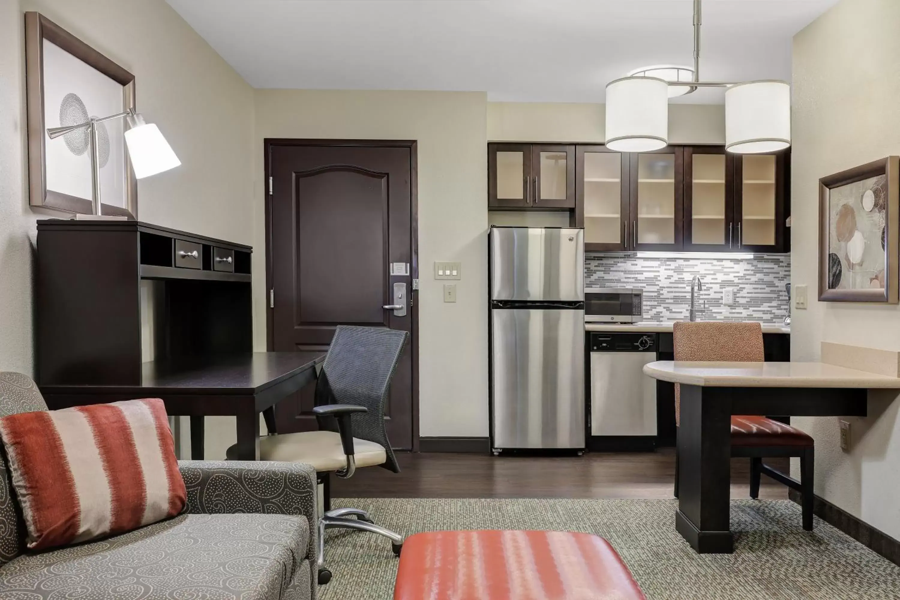 Photo of the whole room, Kitchen/Kitchenette in Staybridge Suites Washington D.C. - Greenbelt, an IHG Hotel