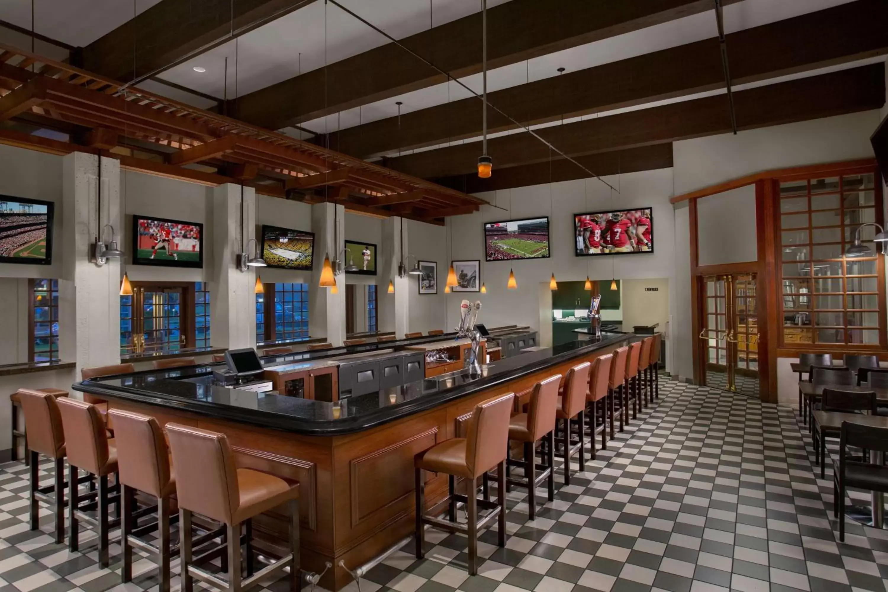 Dining area, Restaurant/Places to Eat in Hilton Oakland Airport