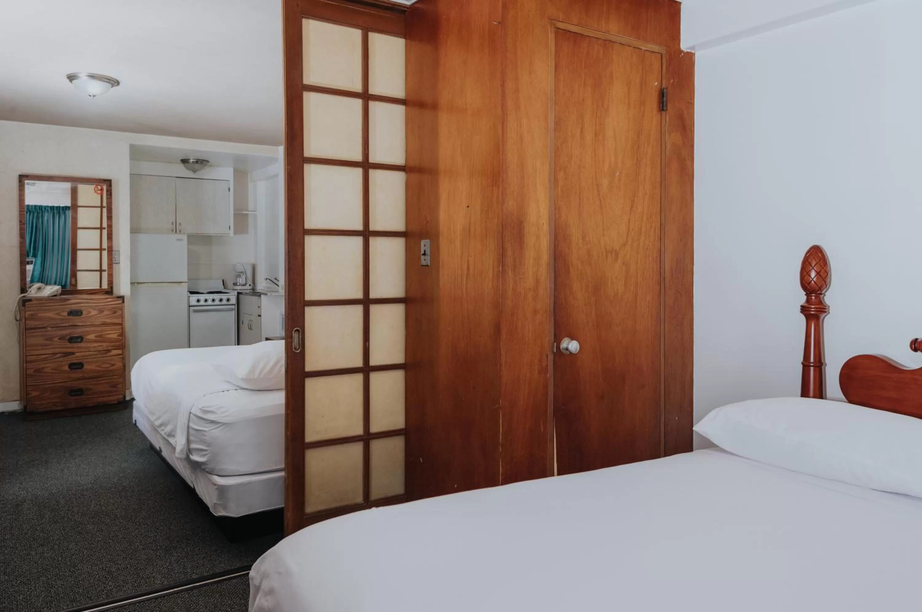 Bed in Royal Grove Waikiki