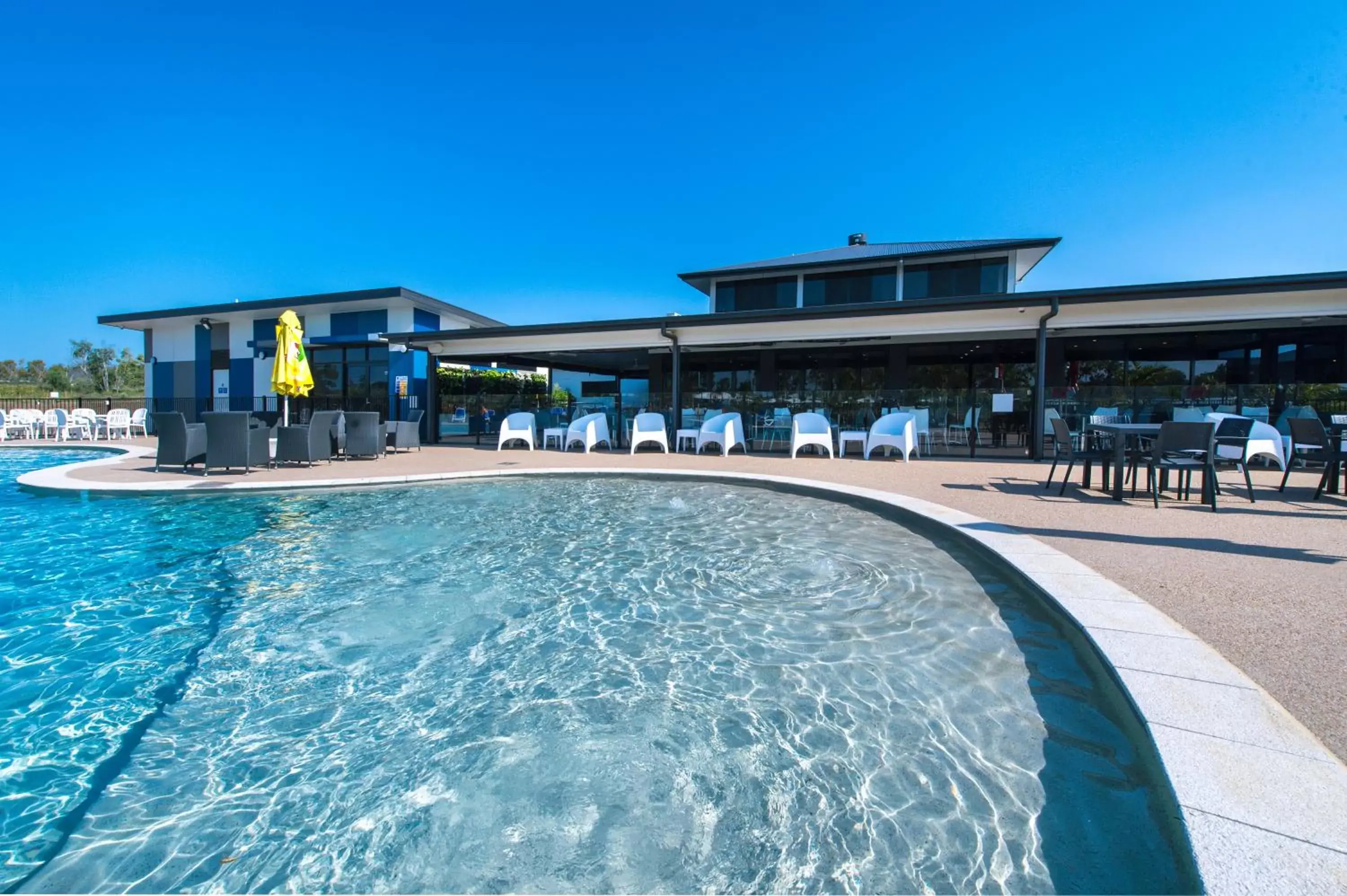 Lounge or bar, Swimming Pool in Korte's Resort