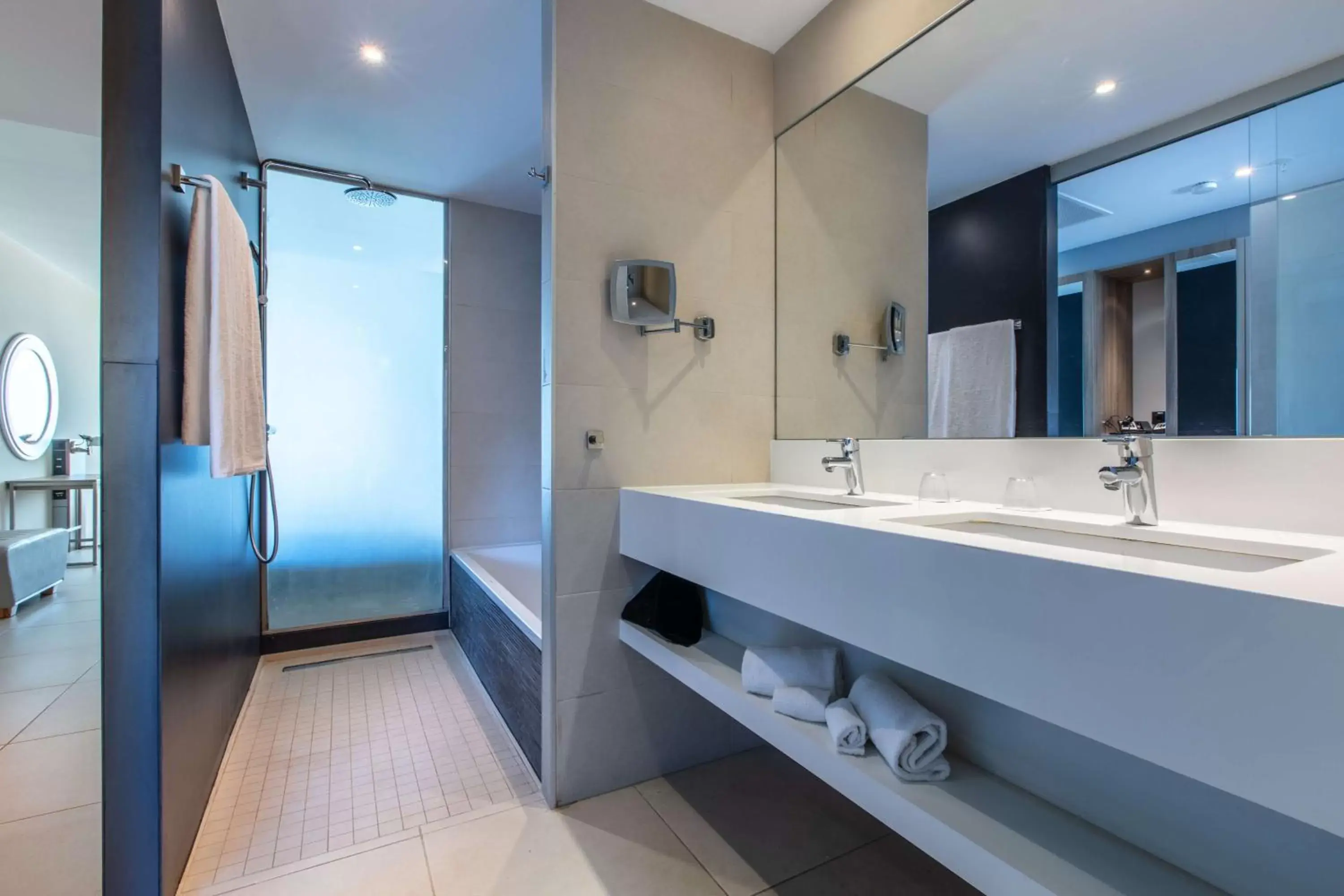 Shower, Bathroom in Radisson Blu Resort & Spa, Gran Canaria Mogan