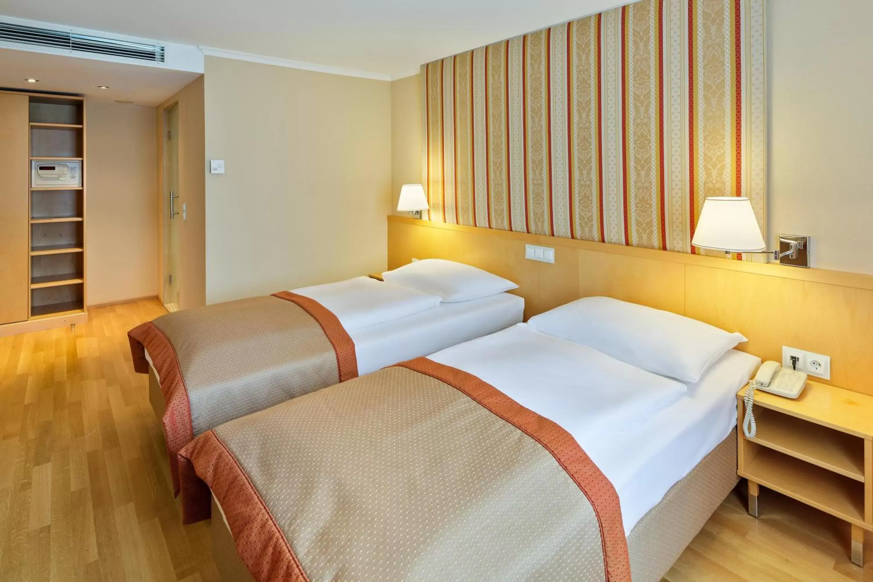 Twin Room in Austria Trend Hotel Ananas Wien Twin Room in Austria Trend Hotel Ananas Wien