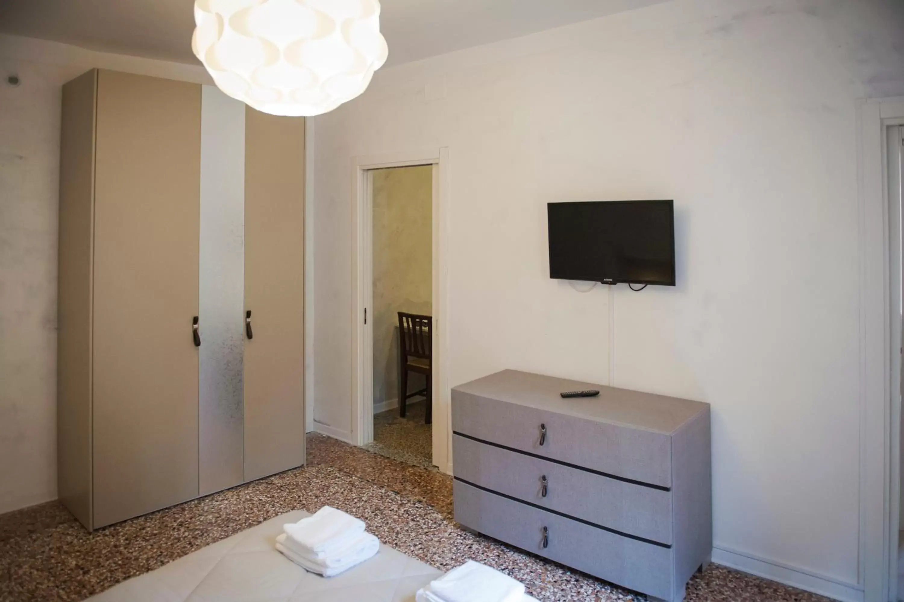 Bedroom, TV/Entertainment Center in Porta Orientalis Venice