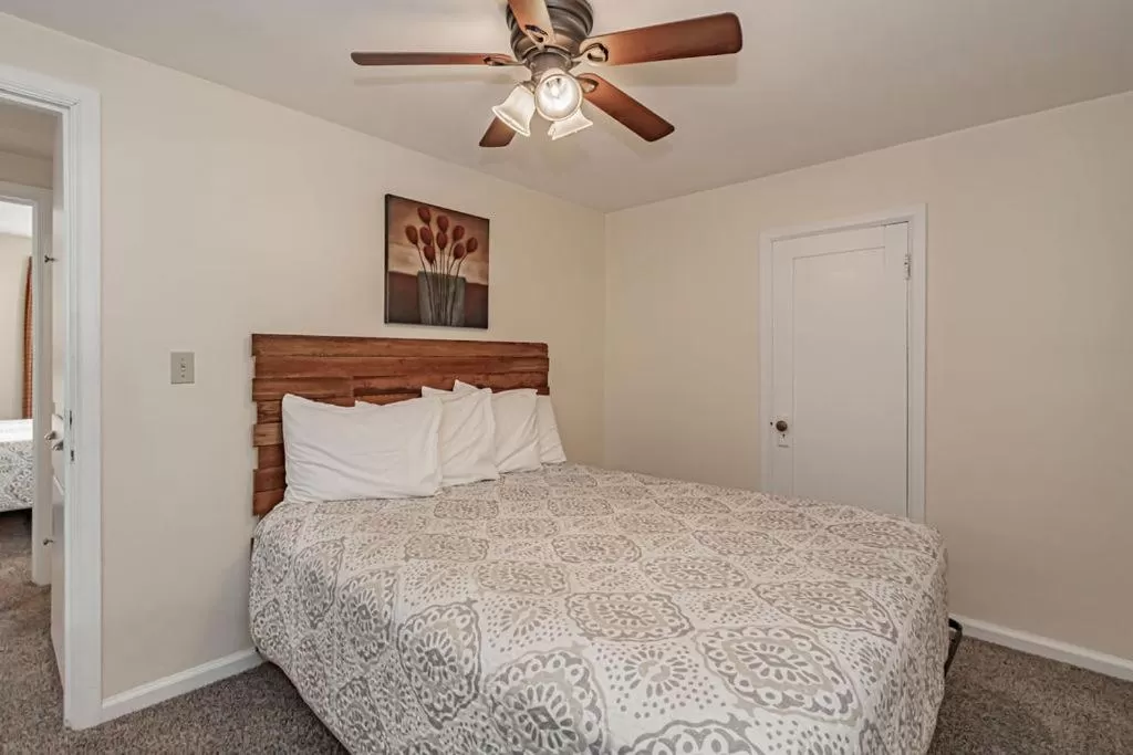Bedroom, Bed in Suites of Lava Hot Springs