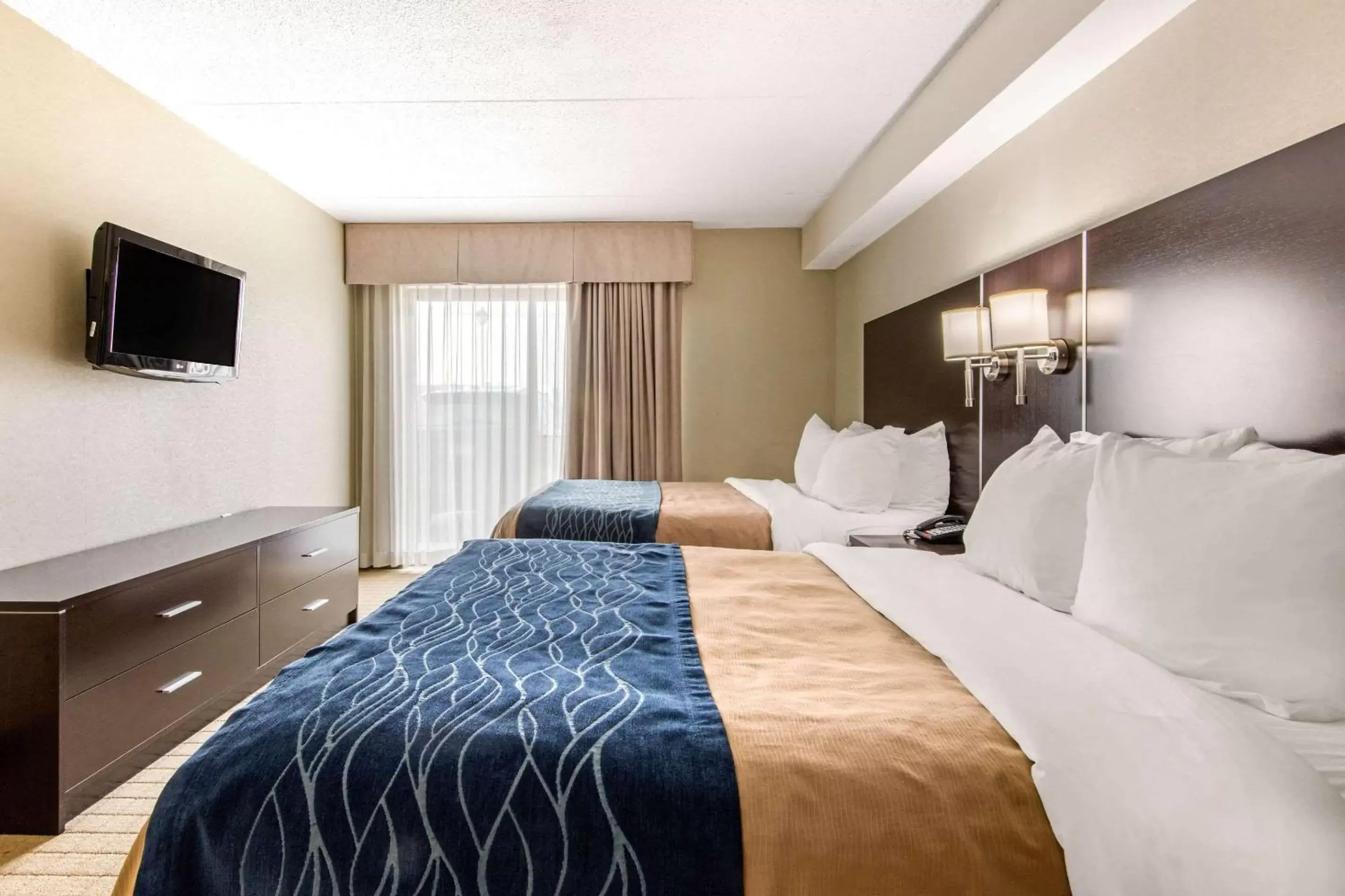 Photo of the whole room, Bed in Comfort Inn Airport West