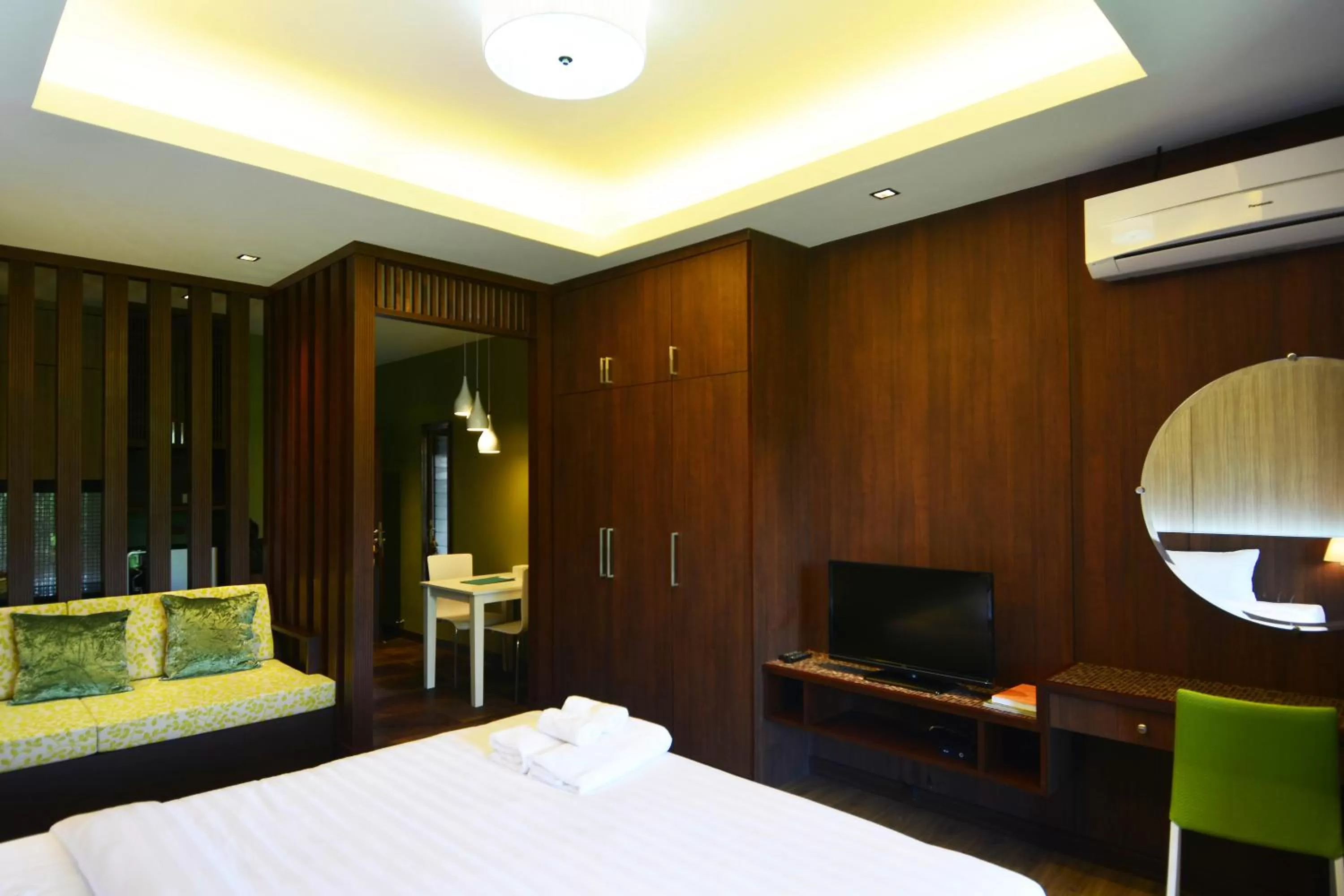 Photo of the whole room, Bed in Burapa Boutique