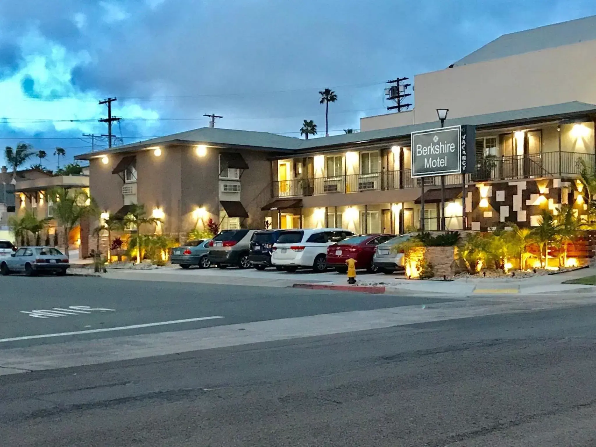 Street view, Property Building in Berkshire Motor Hotel