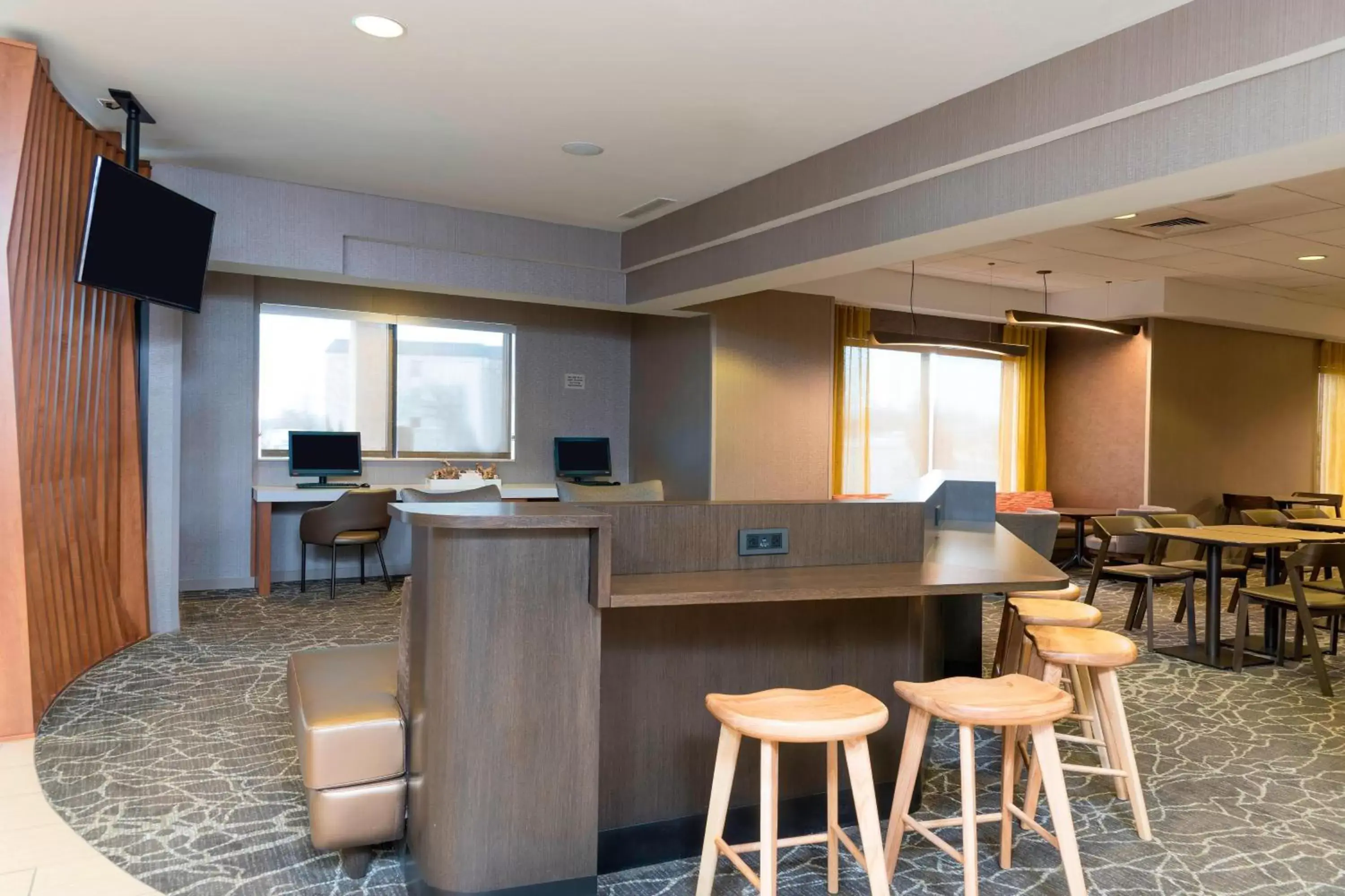 Lobby or reception, Lounge/Bar in SpringHill Suites Grand Rapids North