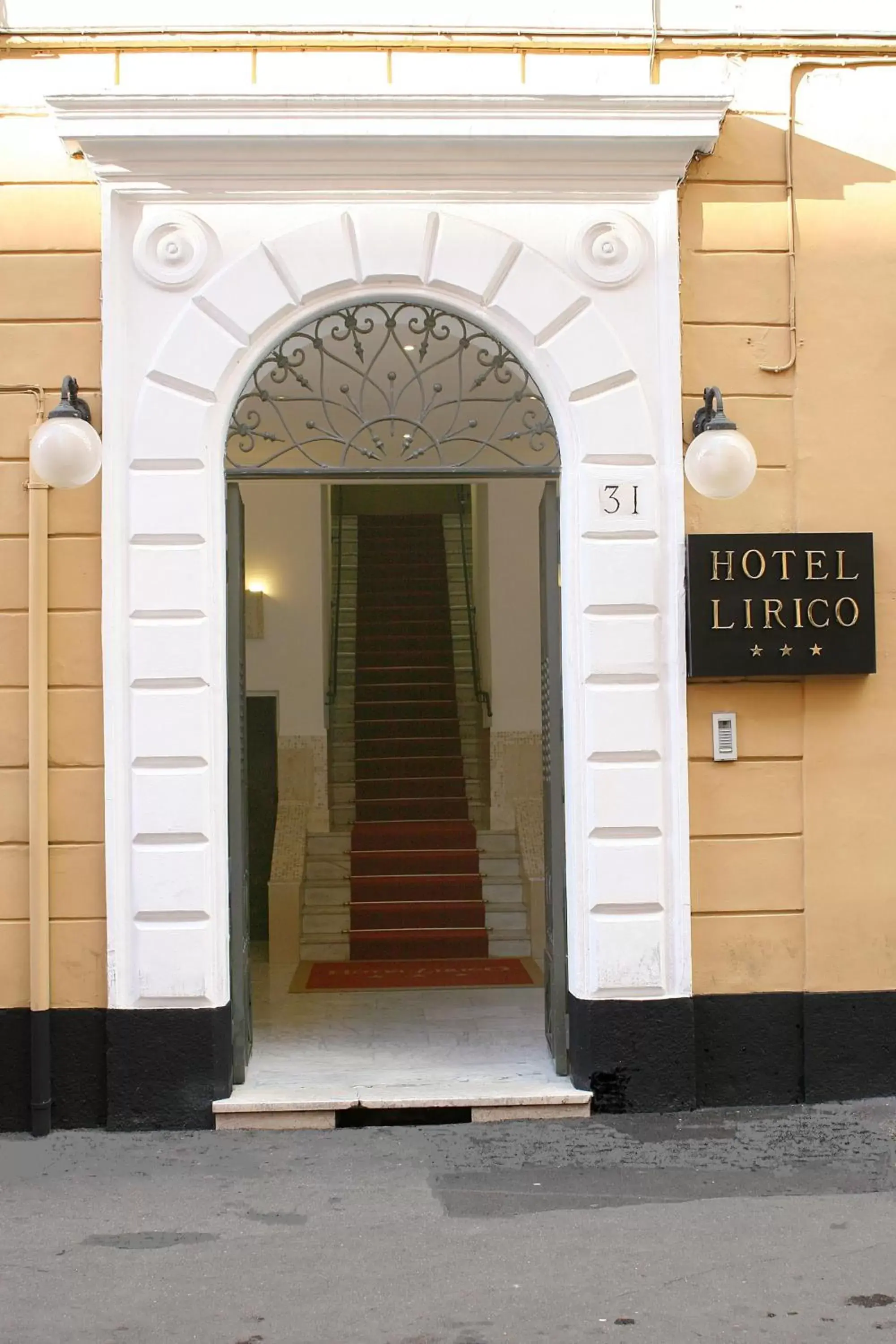 Facade/entrance in Hotel Lirico