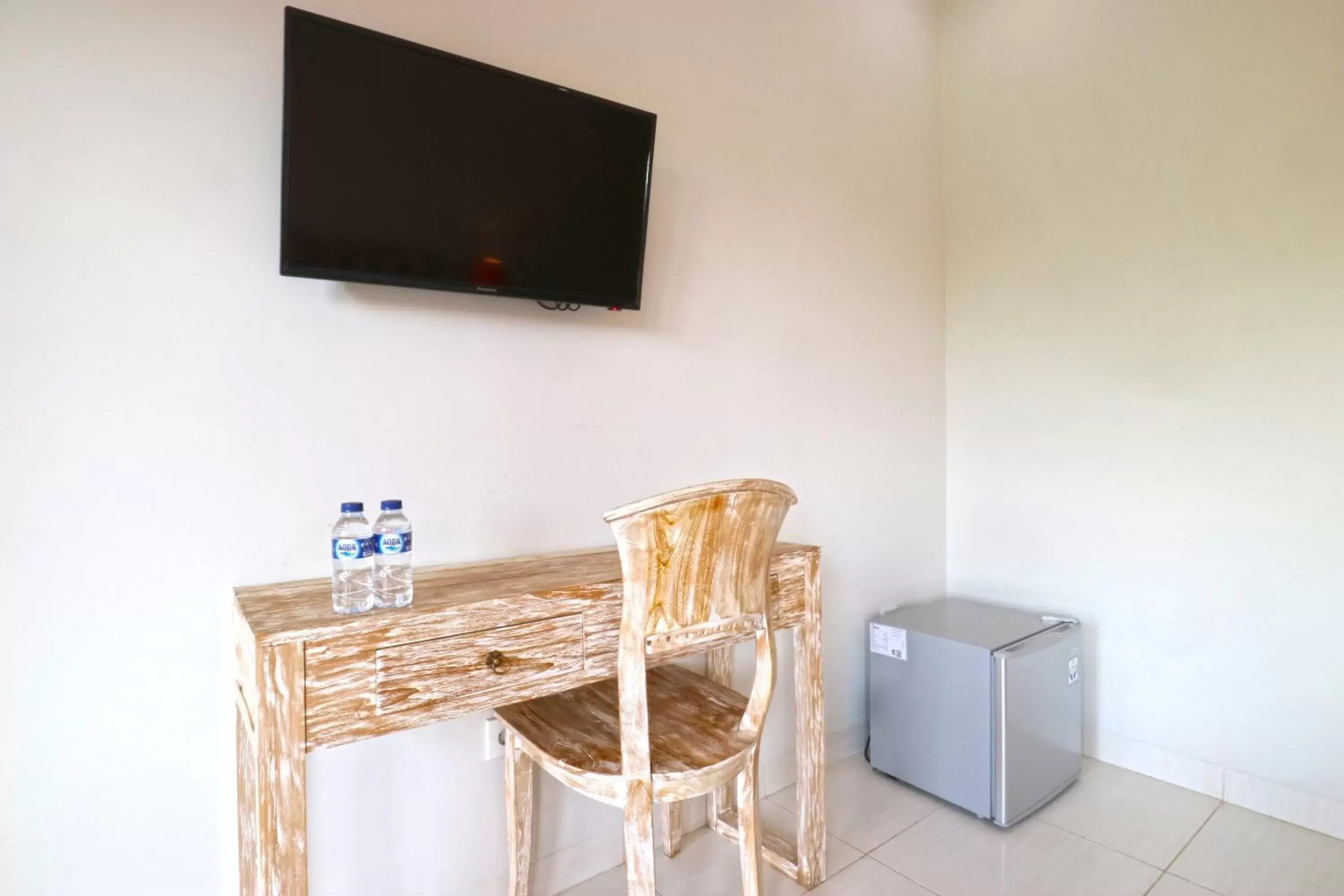 Seating area, TV/Entertainment Center in Avisara Villa & Suite