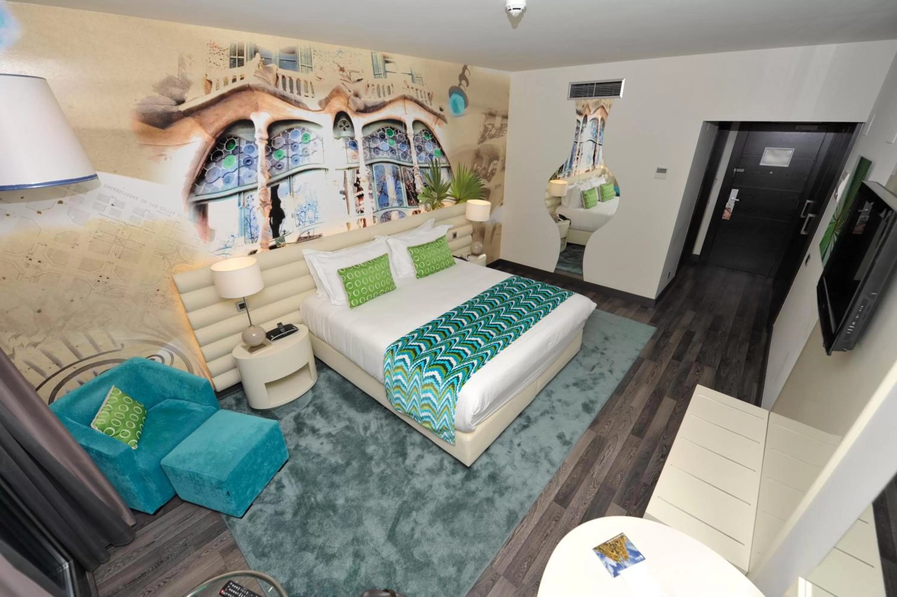 Photo of the whole room, Bed in Hotel Indigo Barcelona - Plaza Catalunya 4Sup by IHG