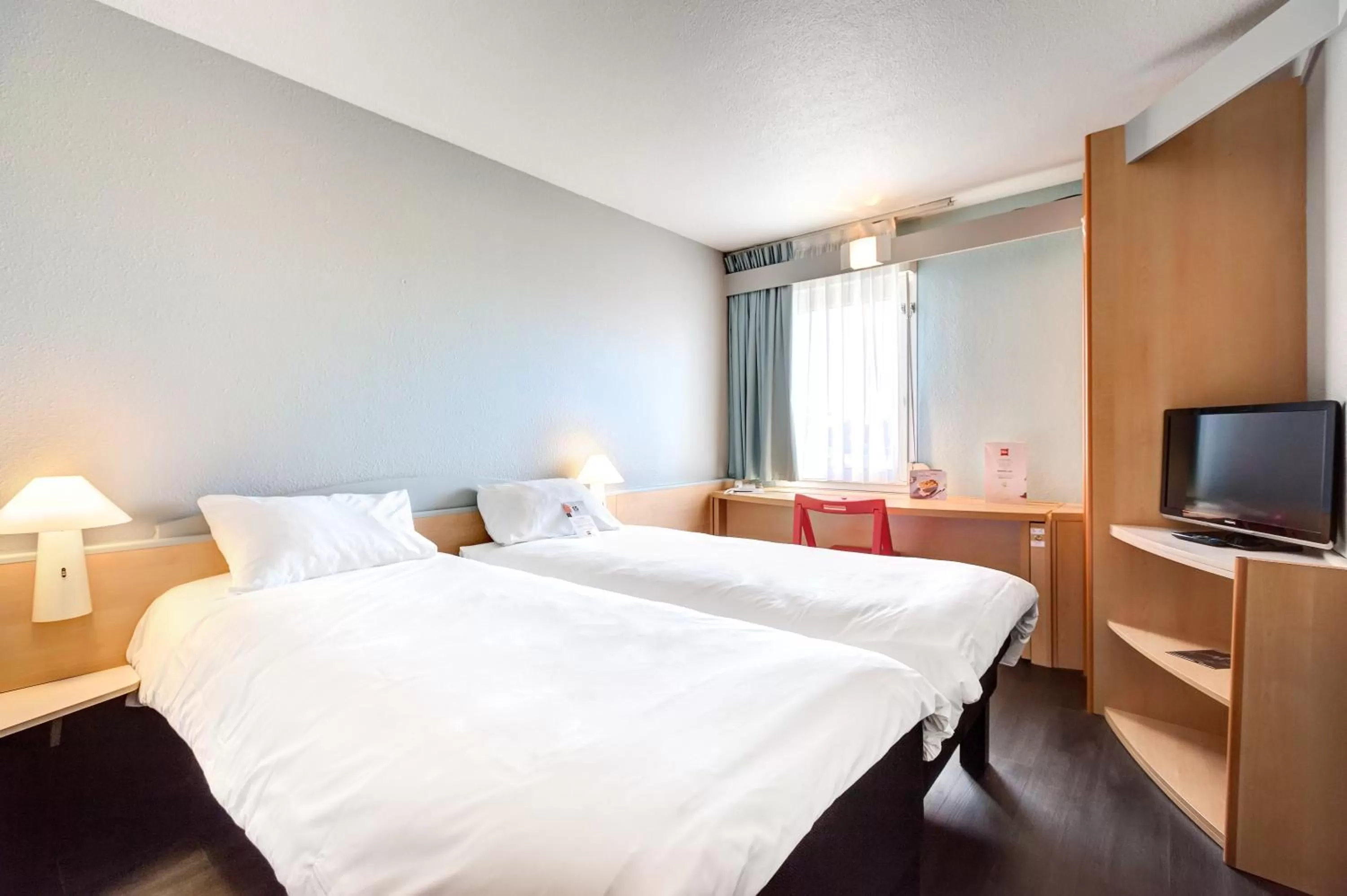 Day, Bed in Ibis Agen Centre Gare