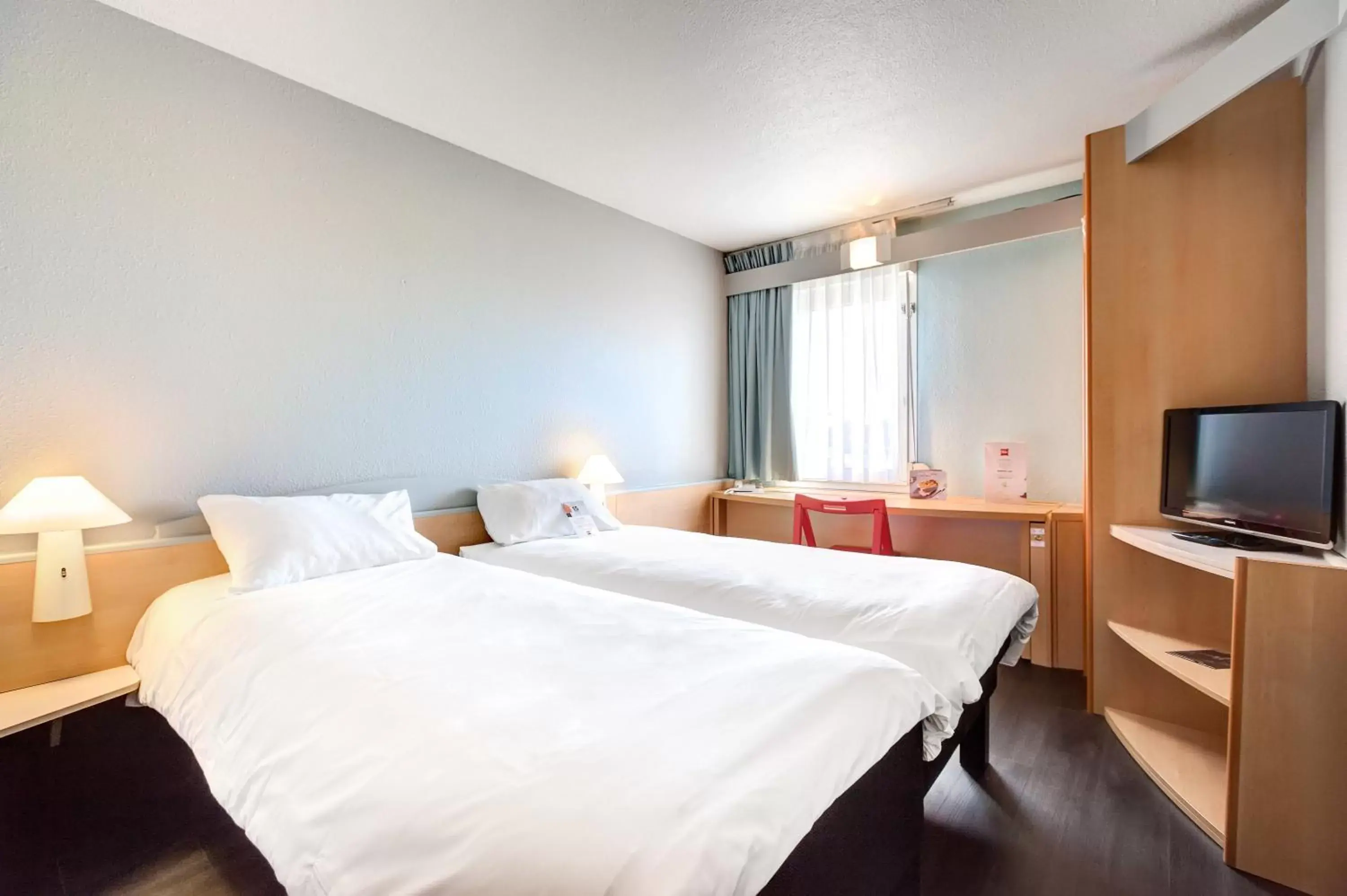 Day, Bed in Ibis Agen Centre Gare Day, Bed in Ibis Agen Centre Gare