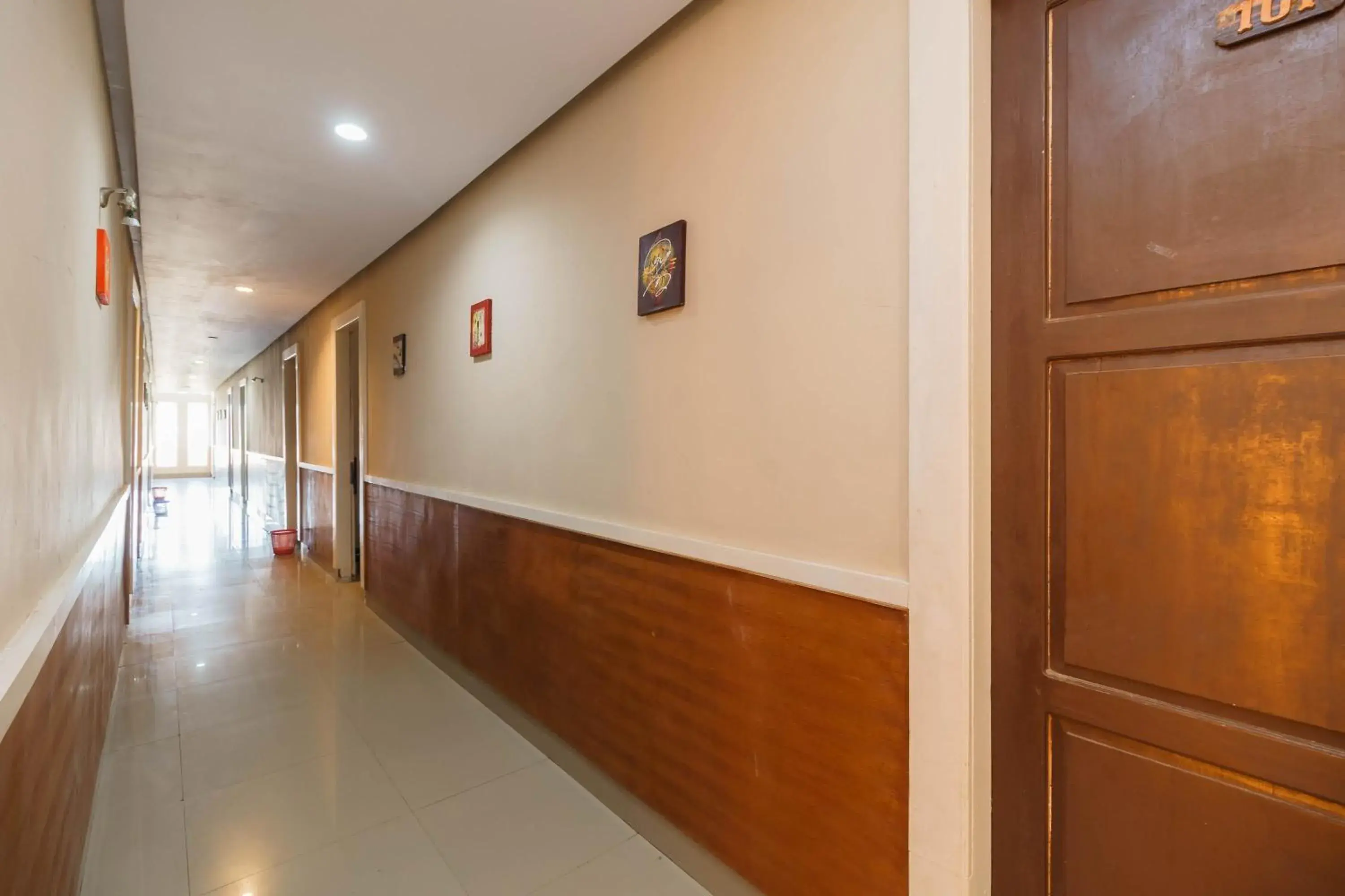 Lobby or reception in RedDoorz Syariah At Hotel Putri Gading Bengkulu