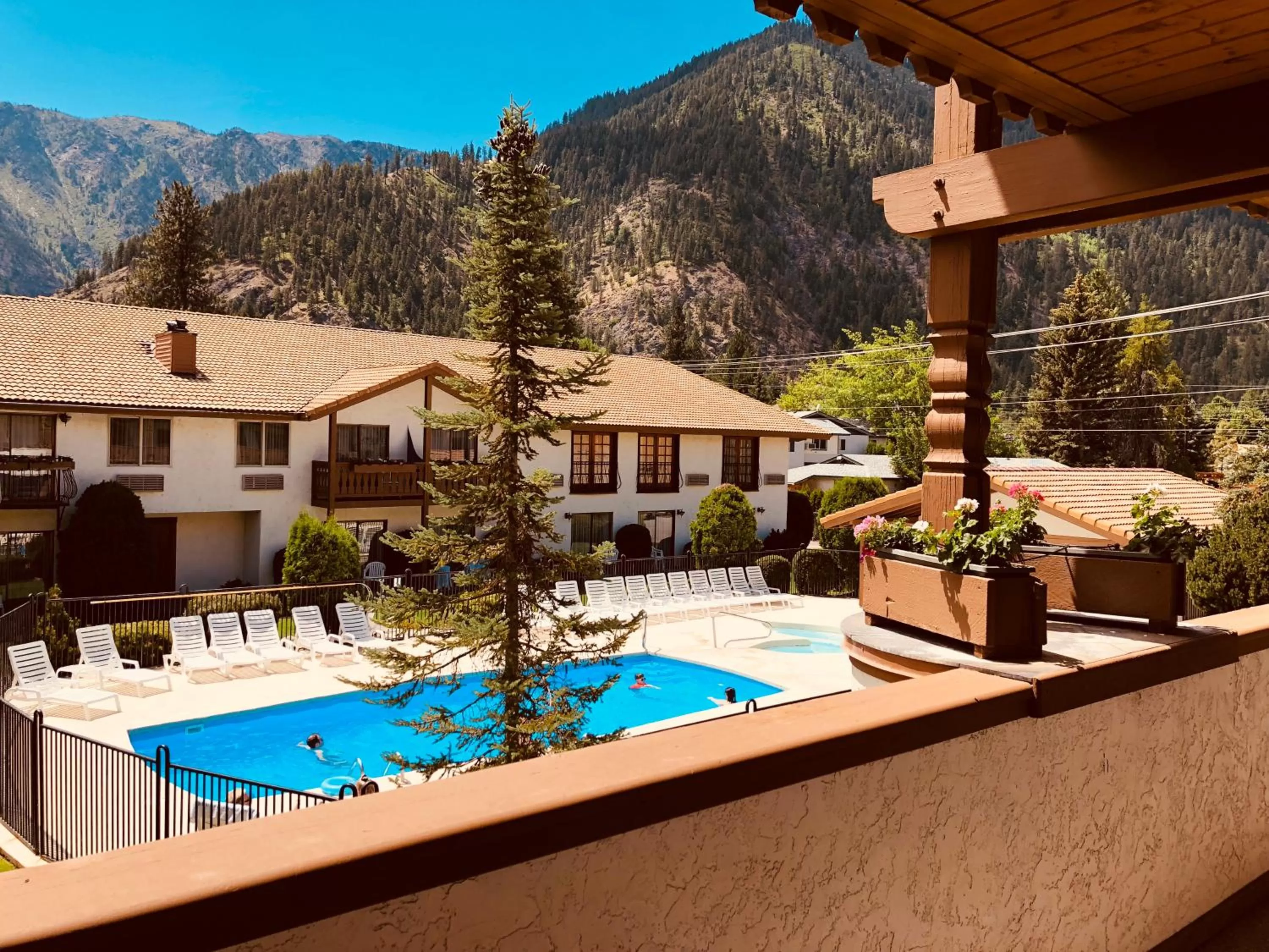 Mountain view, Pool View in Enzian Inn