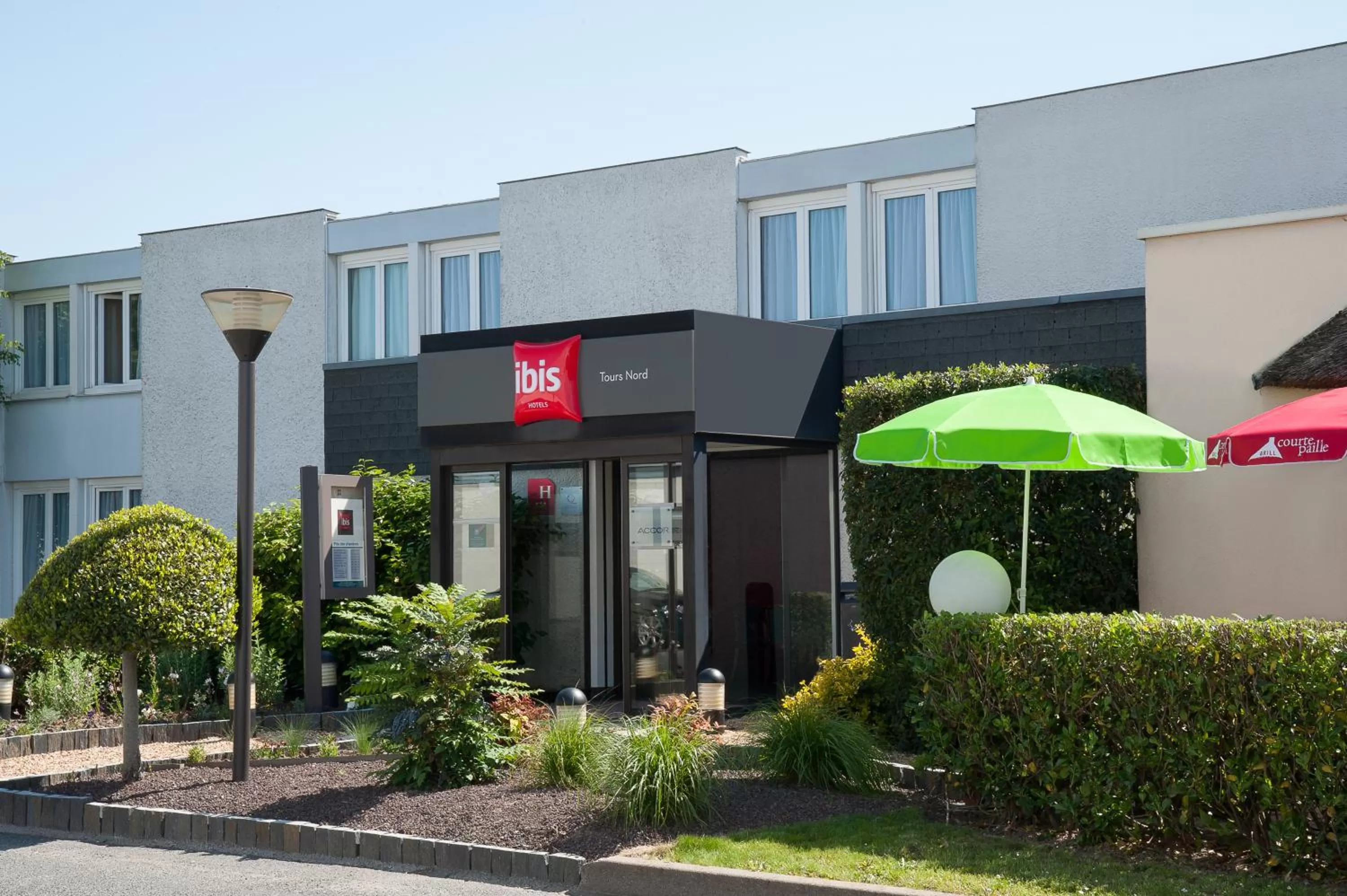 Facade/entrance in ibis Tours Nord