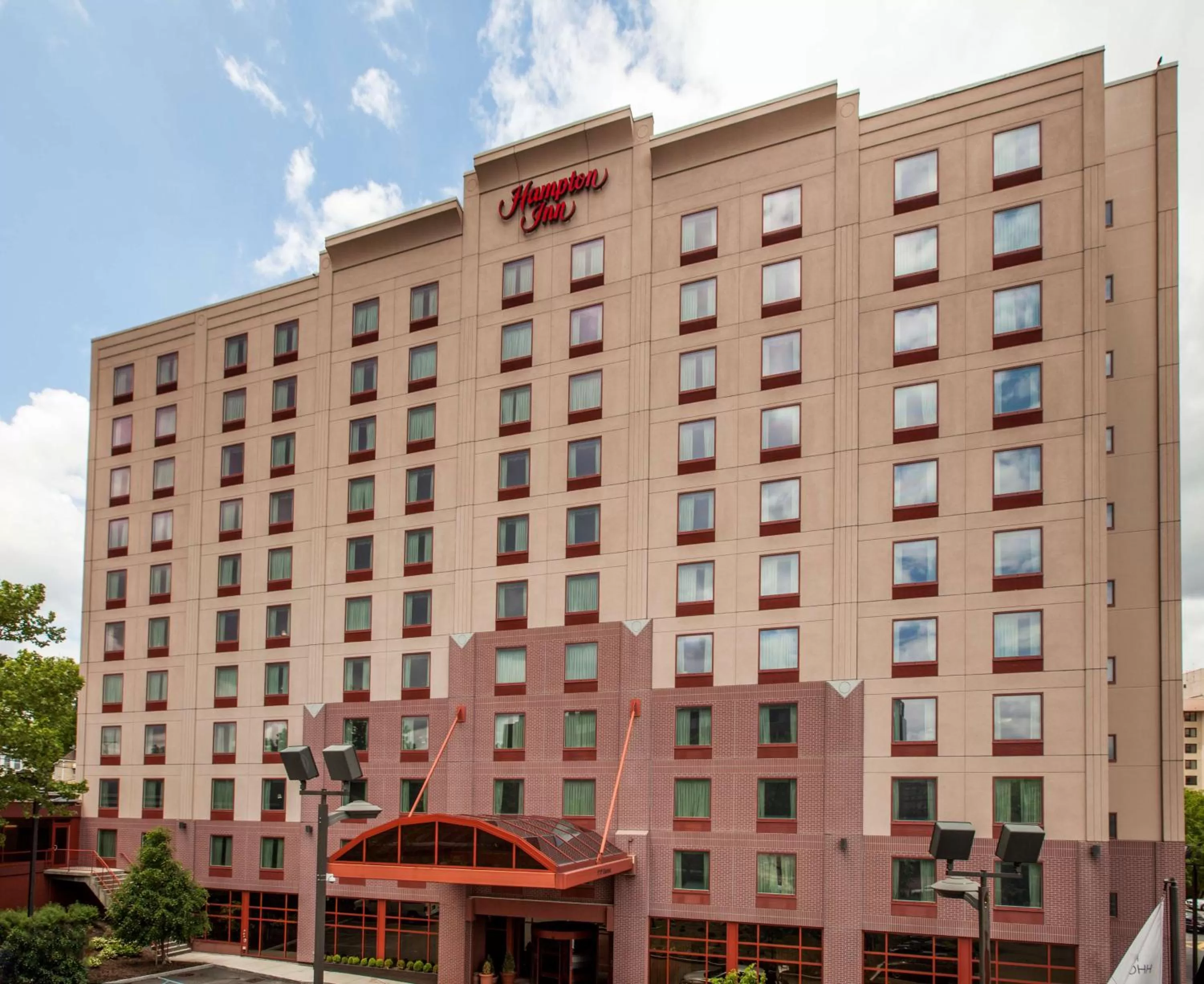 Property building in Hampton Inn New York - LaGuardia Airport